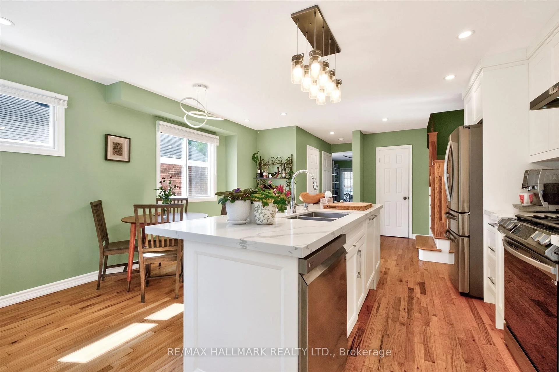 Photo 4 of 110 Harding Boulevard, Scarborough, Birchcliffe-Cliffside — HOMEH