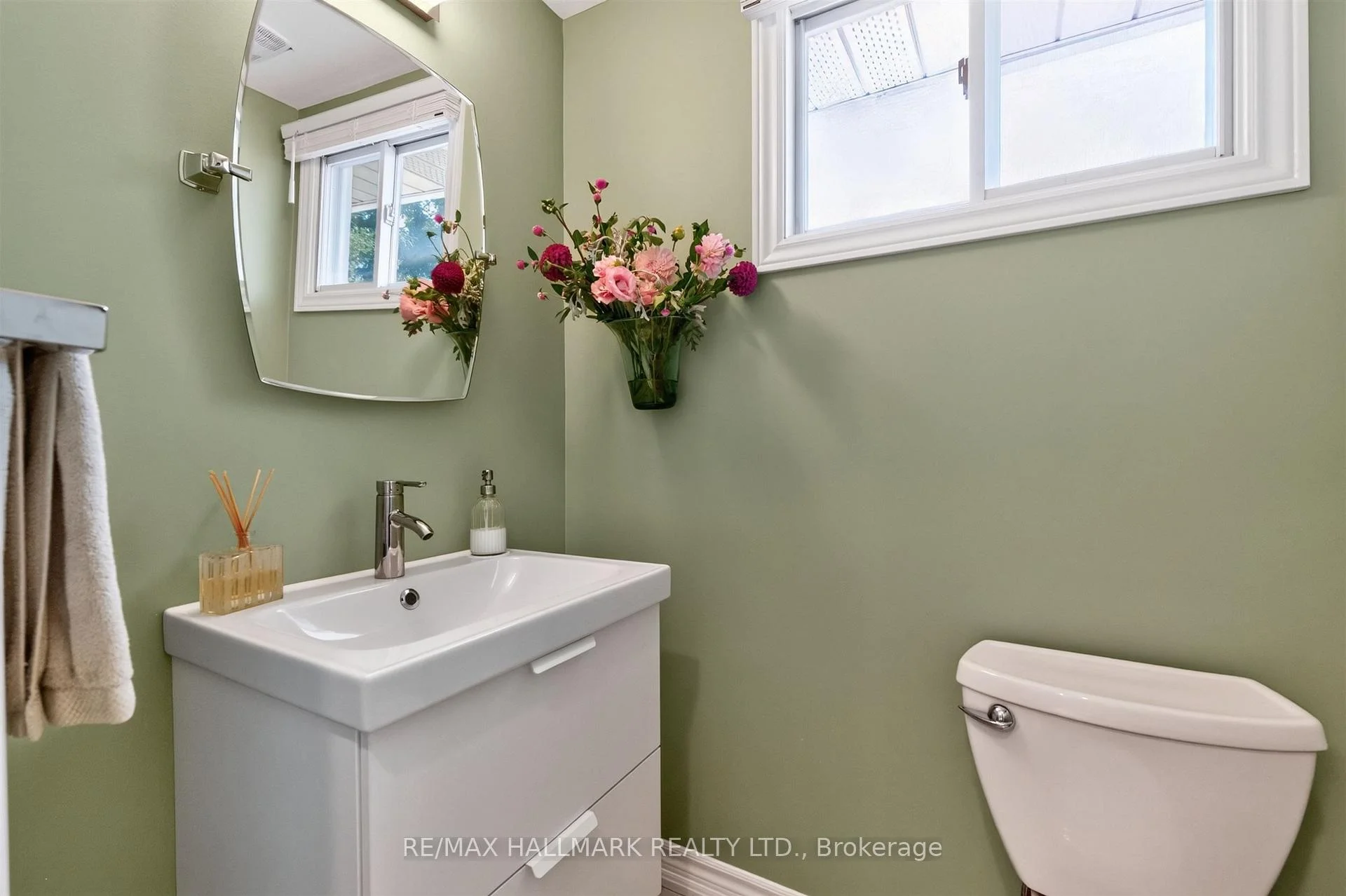 Photo 16 of 110 Harding Boulevard, Scarborough, Birchcliffe-Cliffside — HOMEH