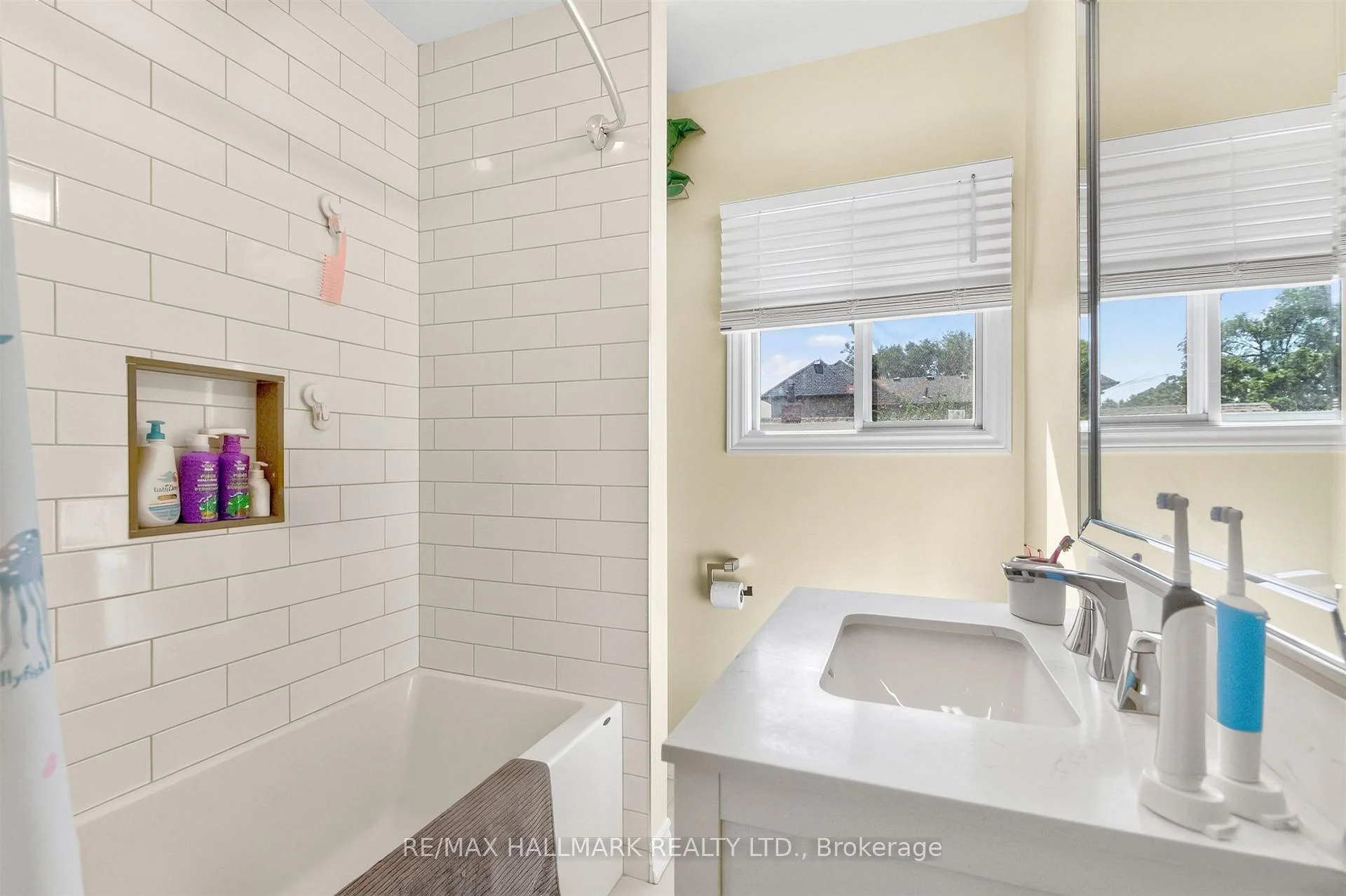 Photo 23 of 110 Harding Boulevard, Scarborough, Birchcliffe-Cliffside — HOMEH