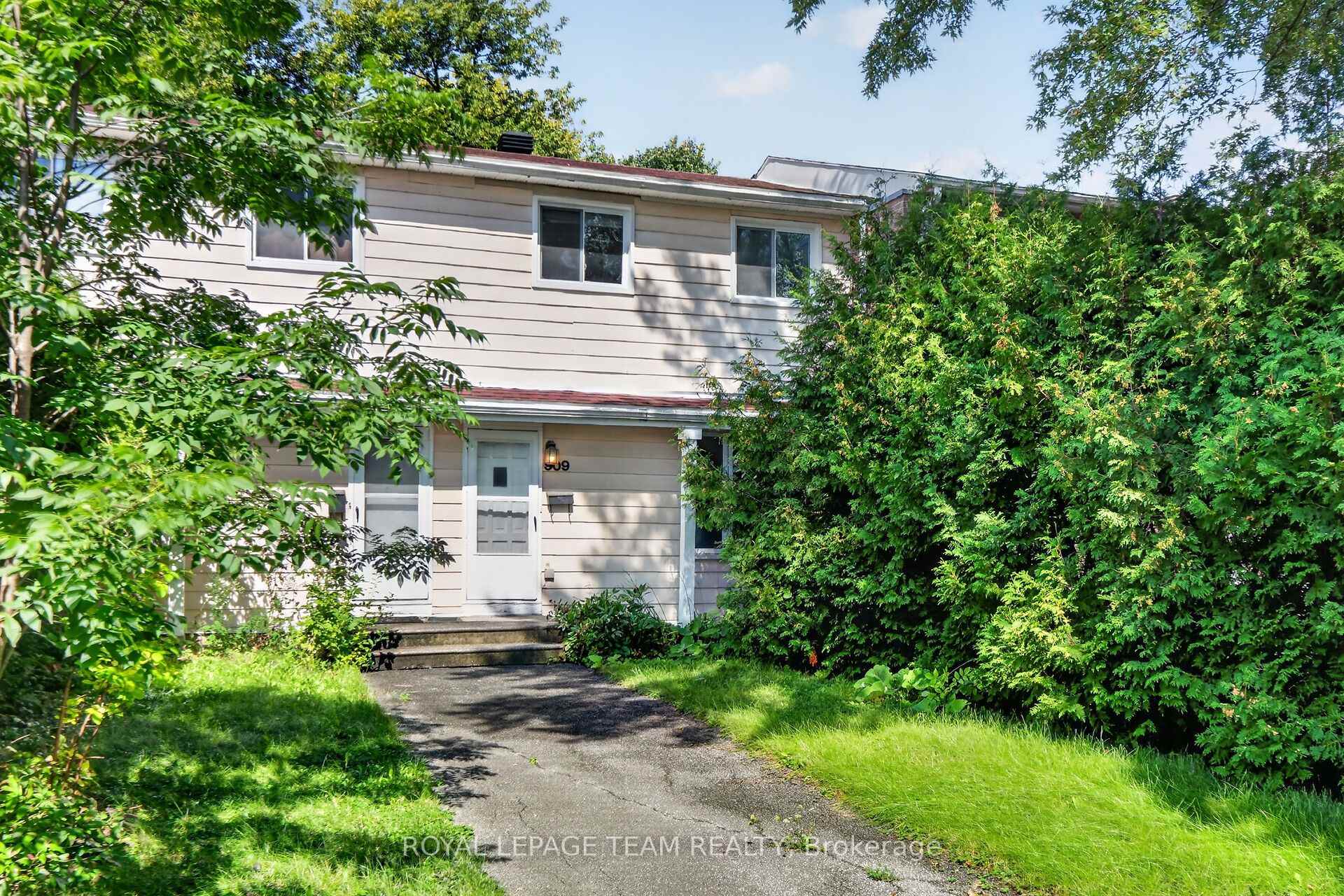 Photo 2 of 909 Greenbriar Avenue, Ottawa, Carleton Heights — HOMEH