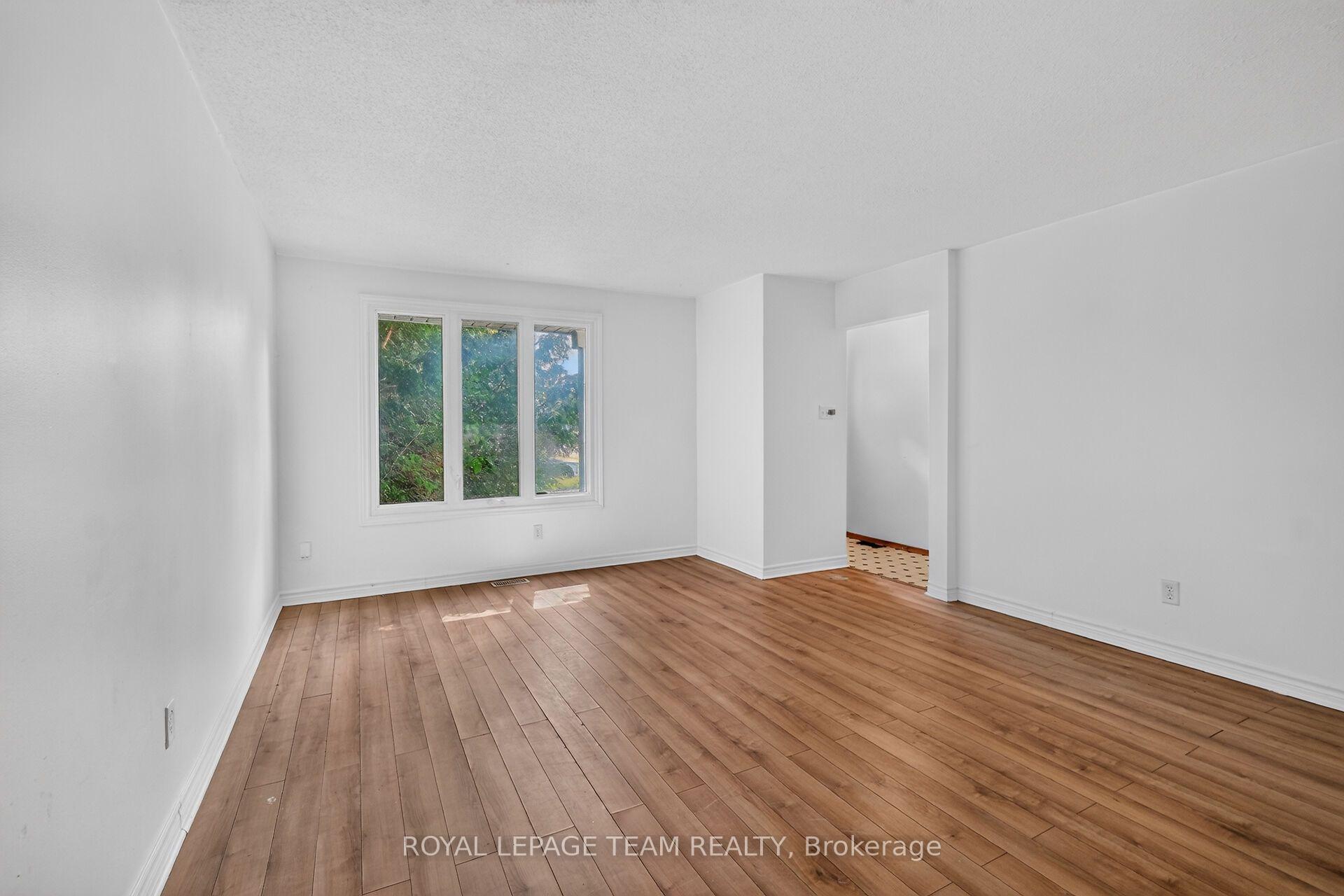 Photo 4 of 909 Greenbriar Avenue, Ottawa, Carleton Heights — HOMEH