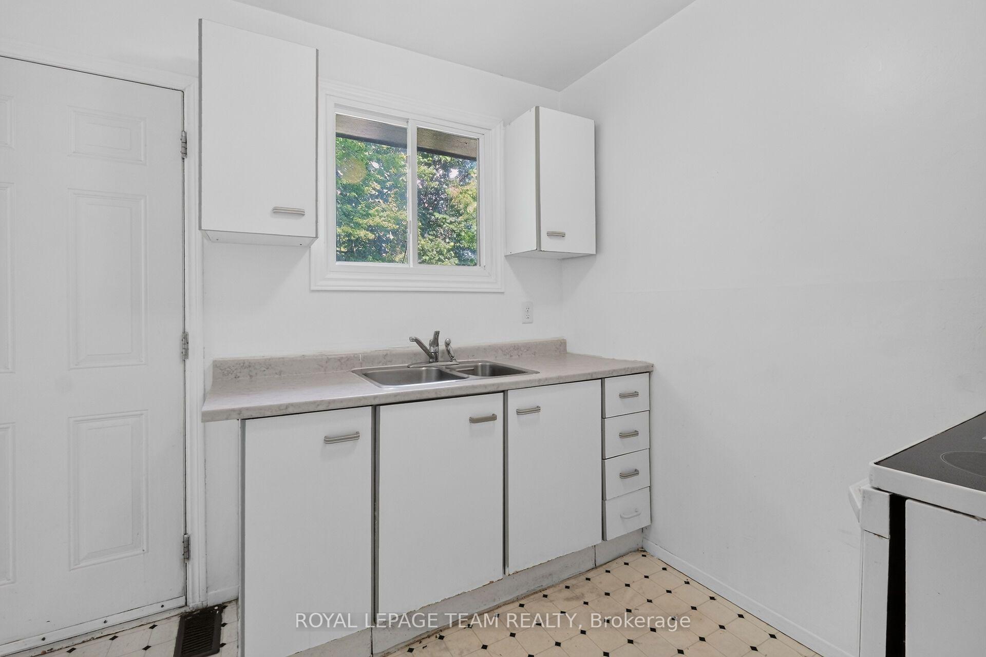 Photo 8 of 909 Greenbriar Avenue, Ottawa, Carleton Heights — HOMEH