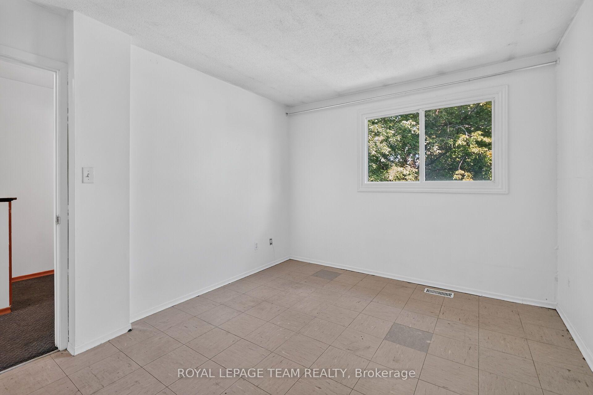 Photo 12 of 909 Greenbriar Avenue, Ottawa, Carleton Heights — HOMEH