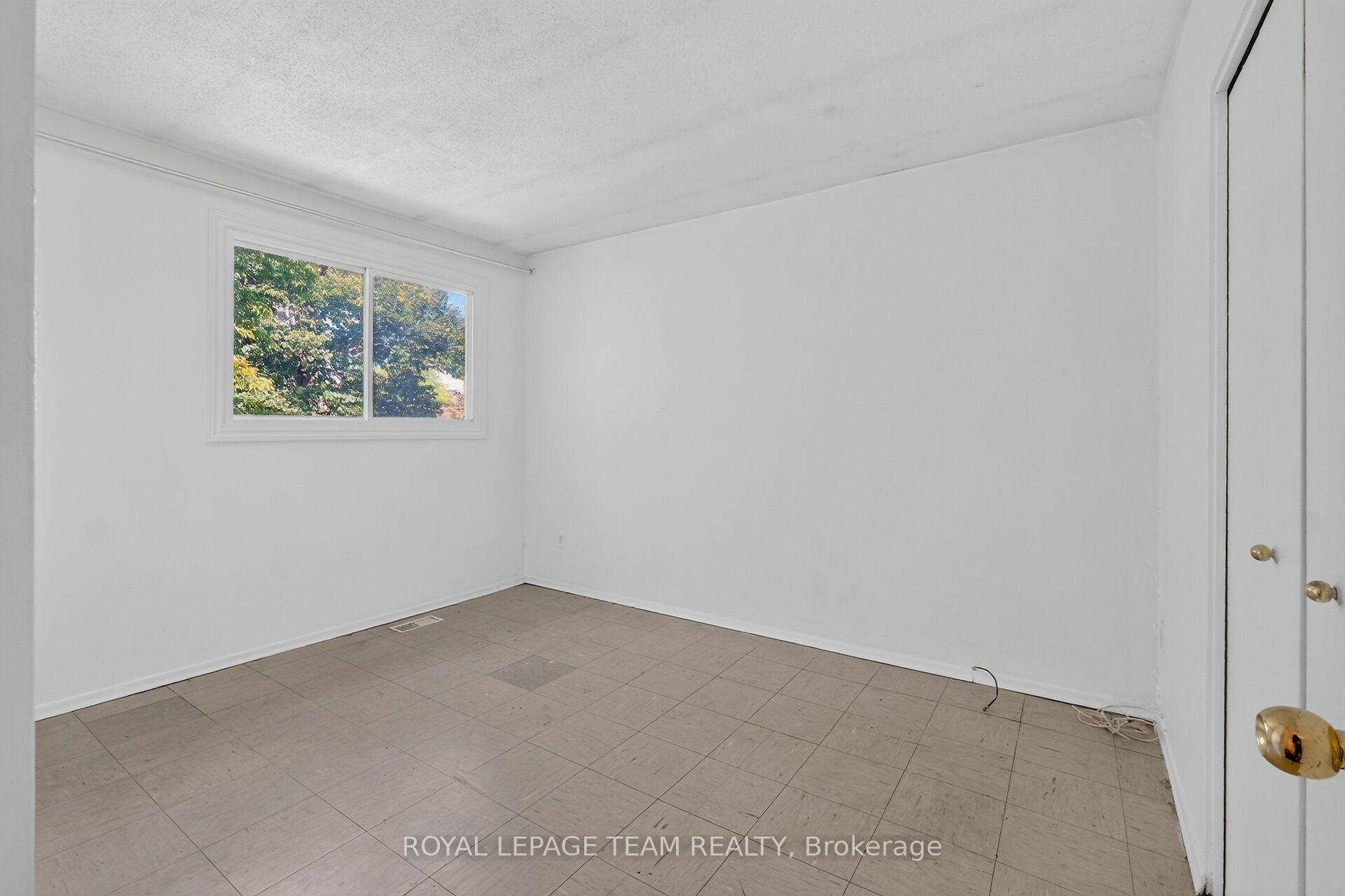 Photo 15 of 909 Greenbriar Avenue, Ottawa, Carleton Heights — HOMEH