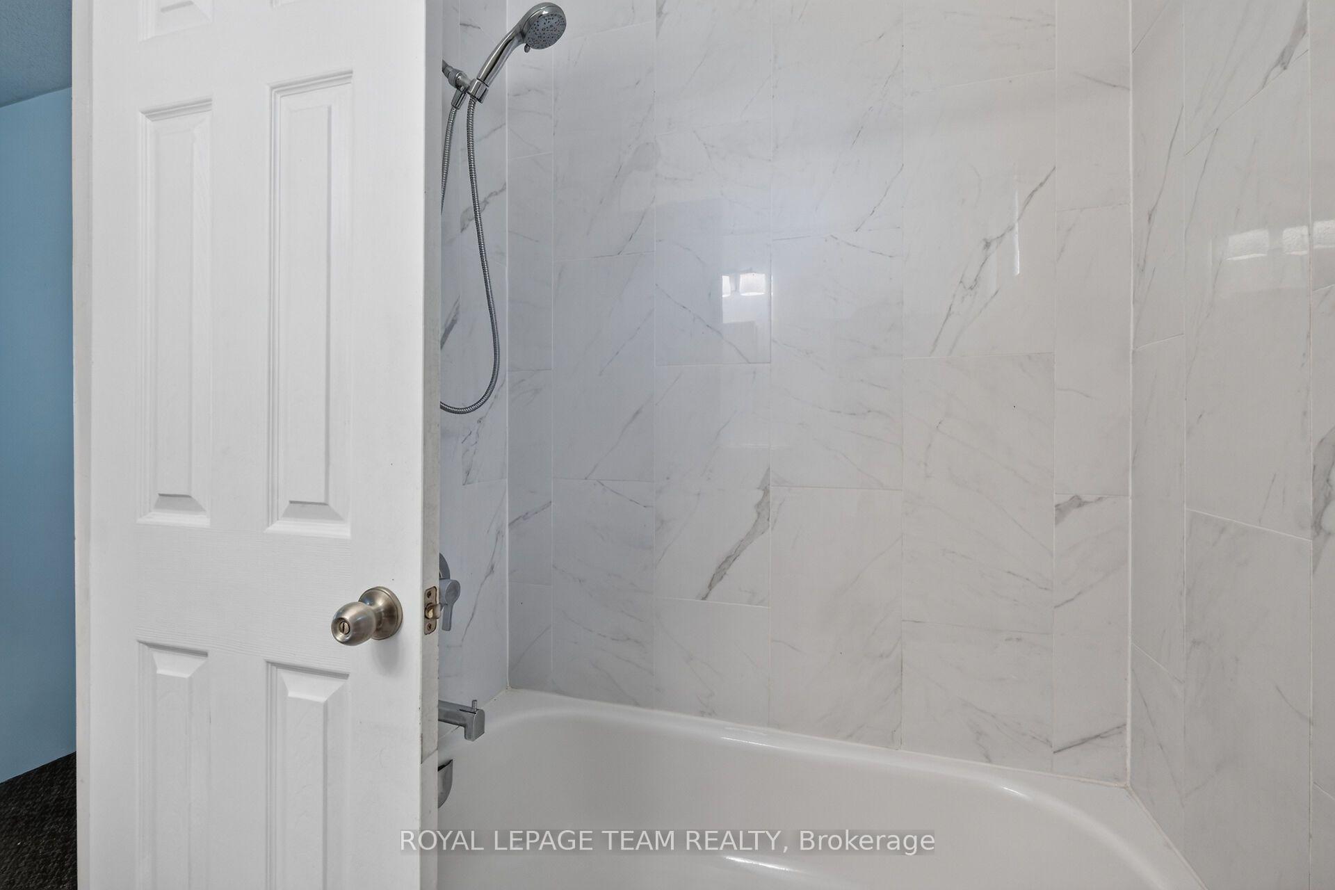 Photo 17 of 909 Greenbriar Avenue, Ottawa, Carleton Heights — HOMEH