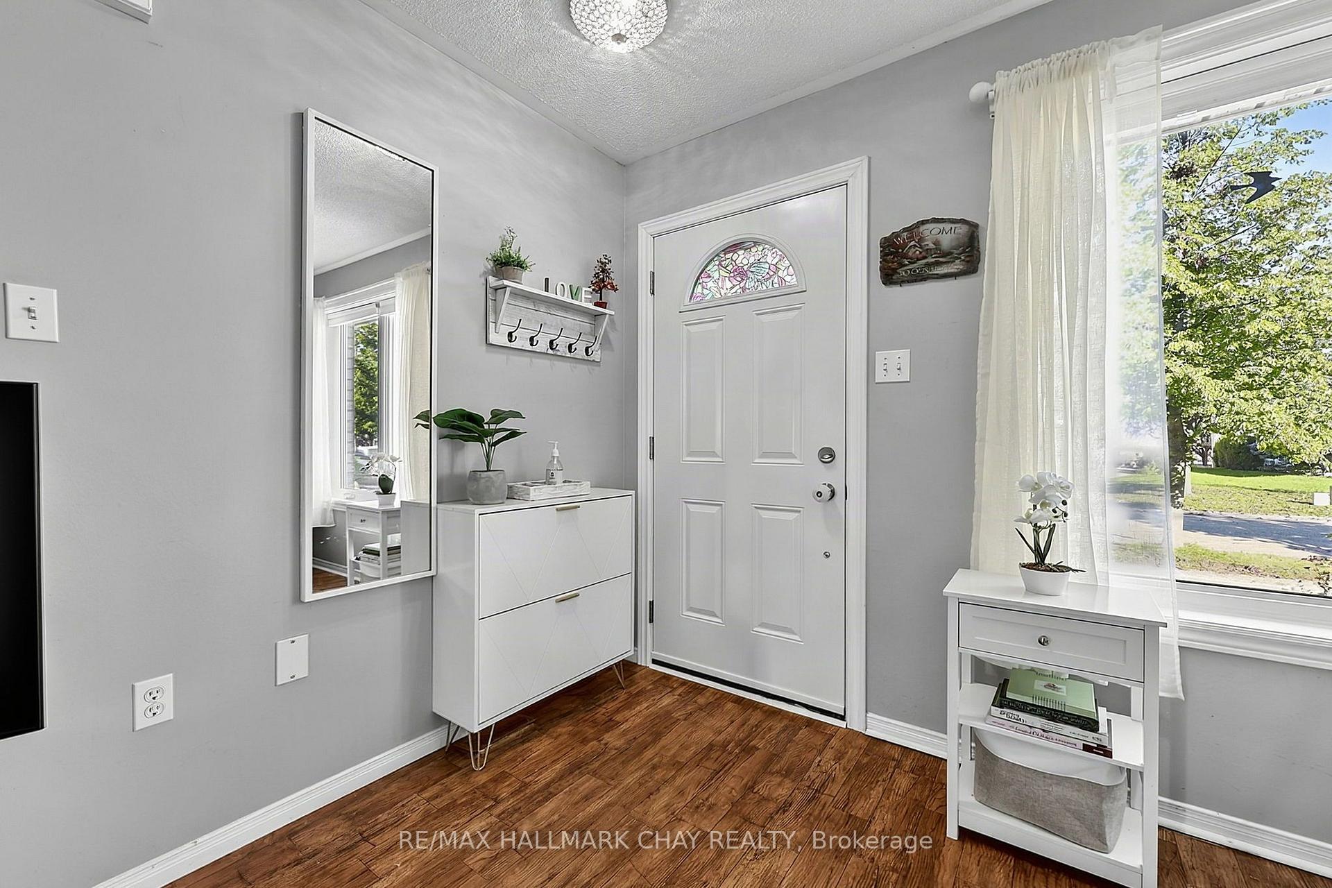Photo 3 of 27 Masters Drive, Barrie, East Bayfield — HOMEH
