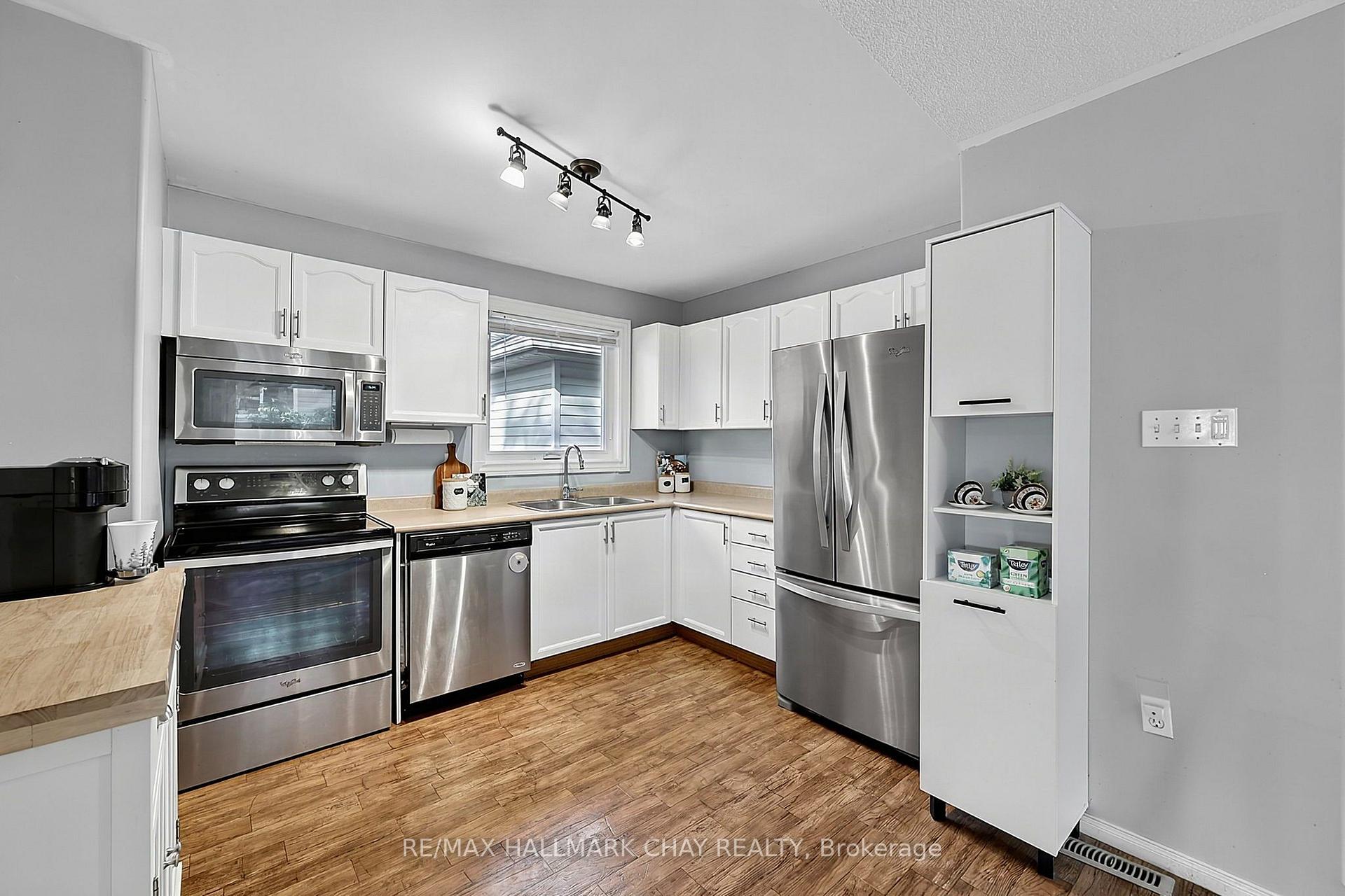 Photo 8 of 27 Masters Drive, Barrie, East Bayfield — HOMEH