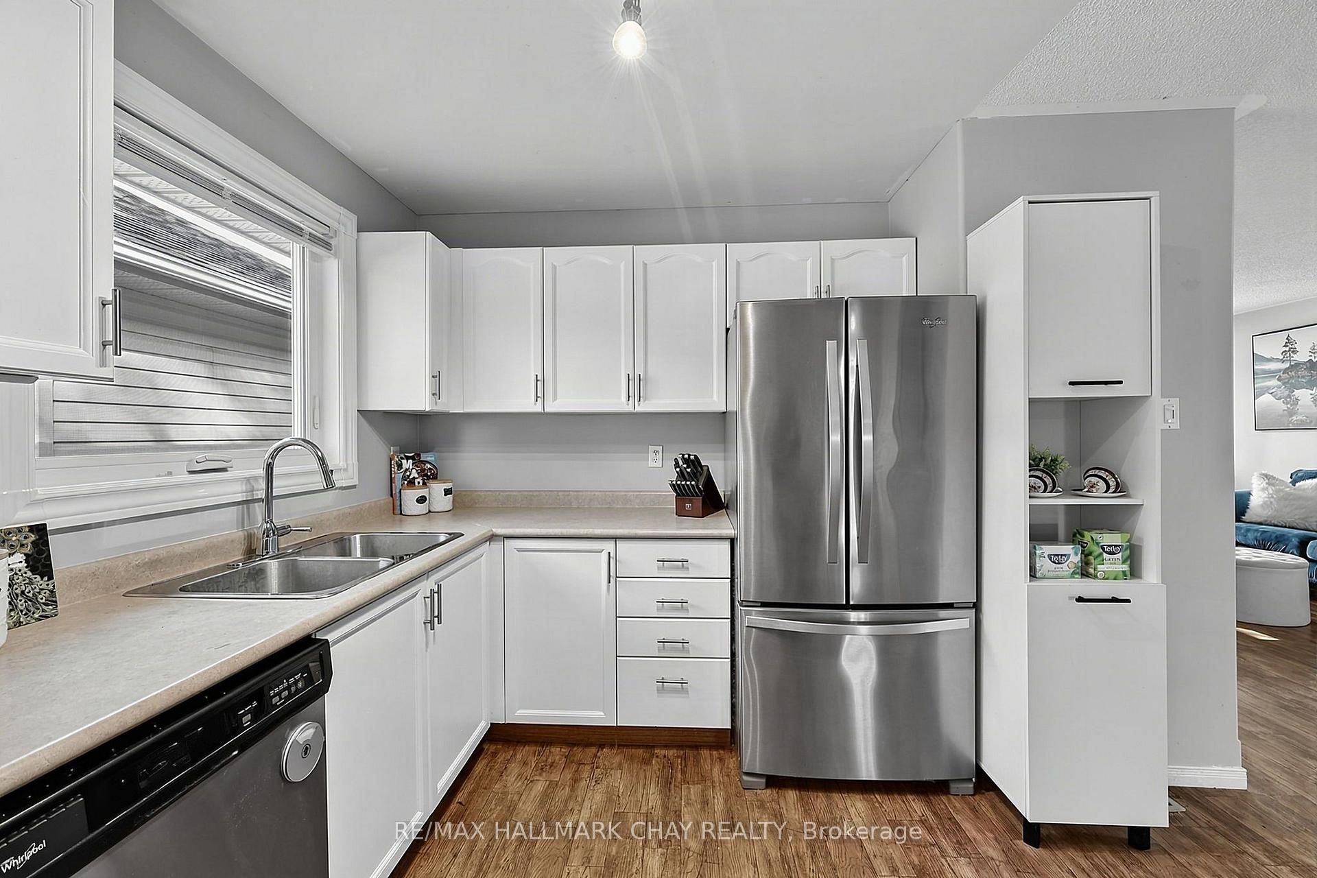 Photo 9 of 27 Masters Drive, Barrie, East Bayfield — HOMEH