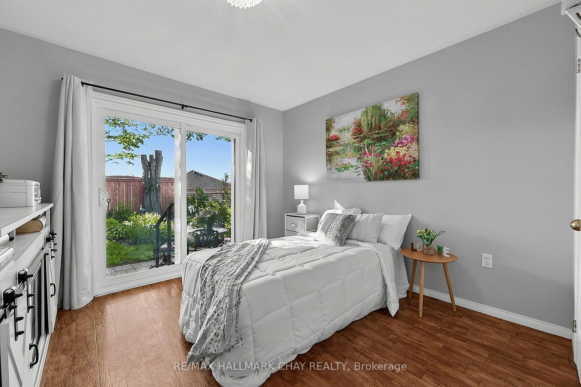 Photo 15 of 27 Masters Drive, Barrie, East Bayfield — HOMEH