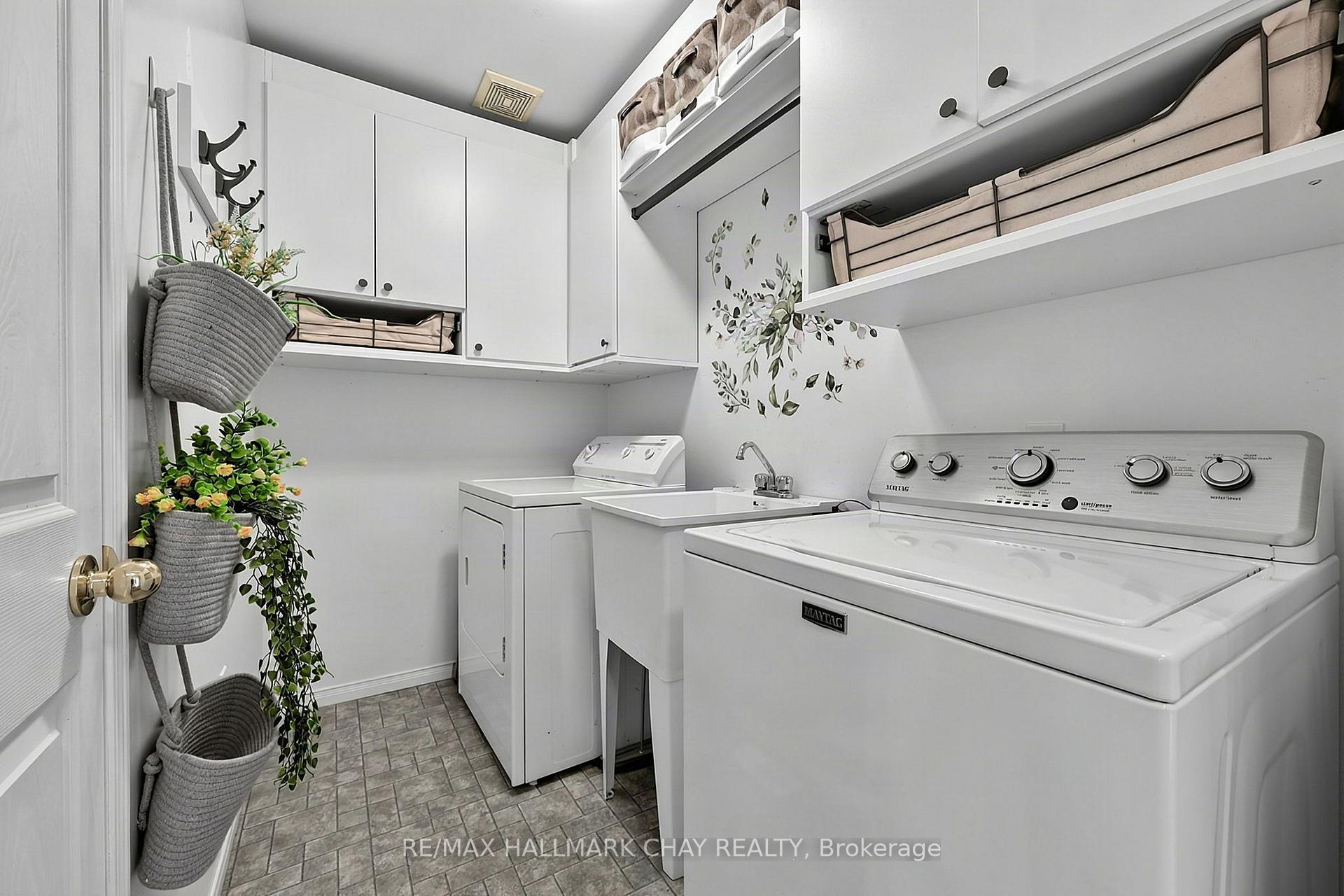 Photo 16 of 27 Masters Drive, Barrie, East Bayfield — HOMEH