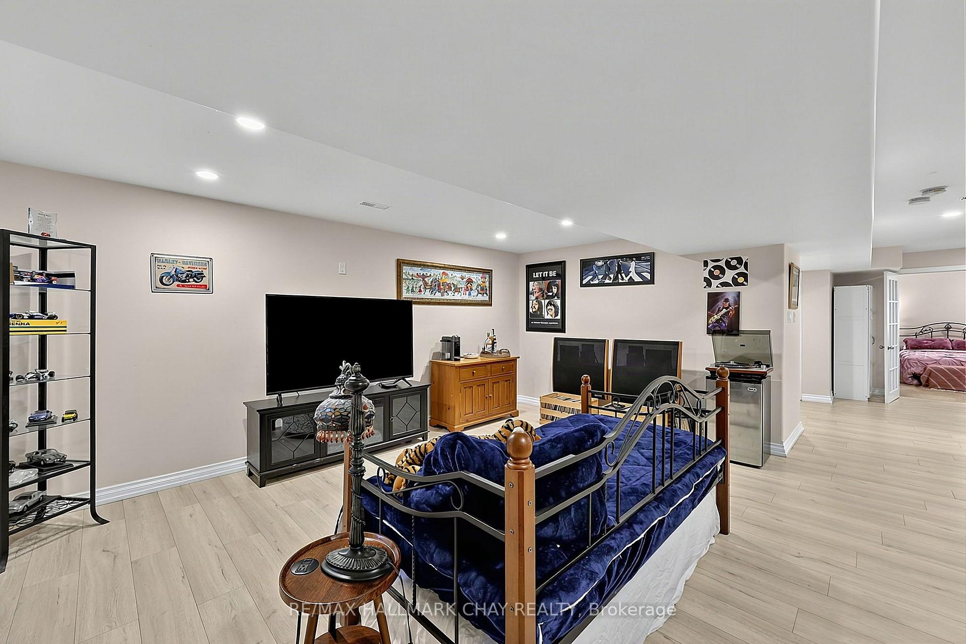 Photo 17 of 27 Masters Drive, Barrie, East Bayfield — HOMEH