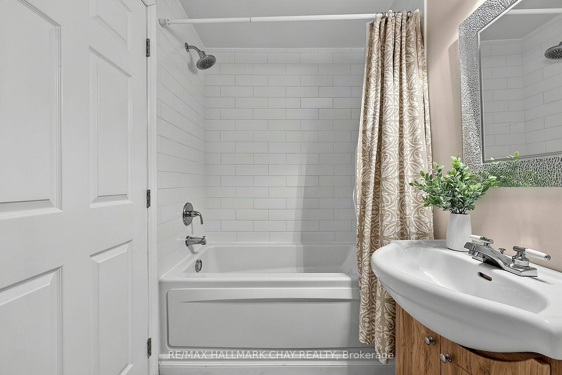 Photo 22 of 27 Masters Drive, Barrie, East Bayfield — HOMEH