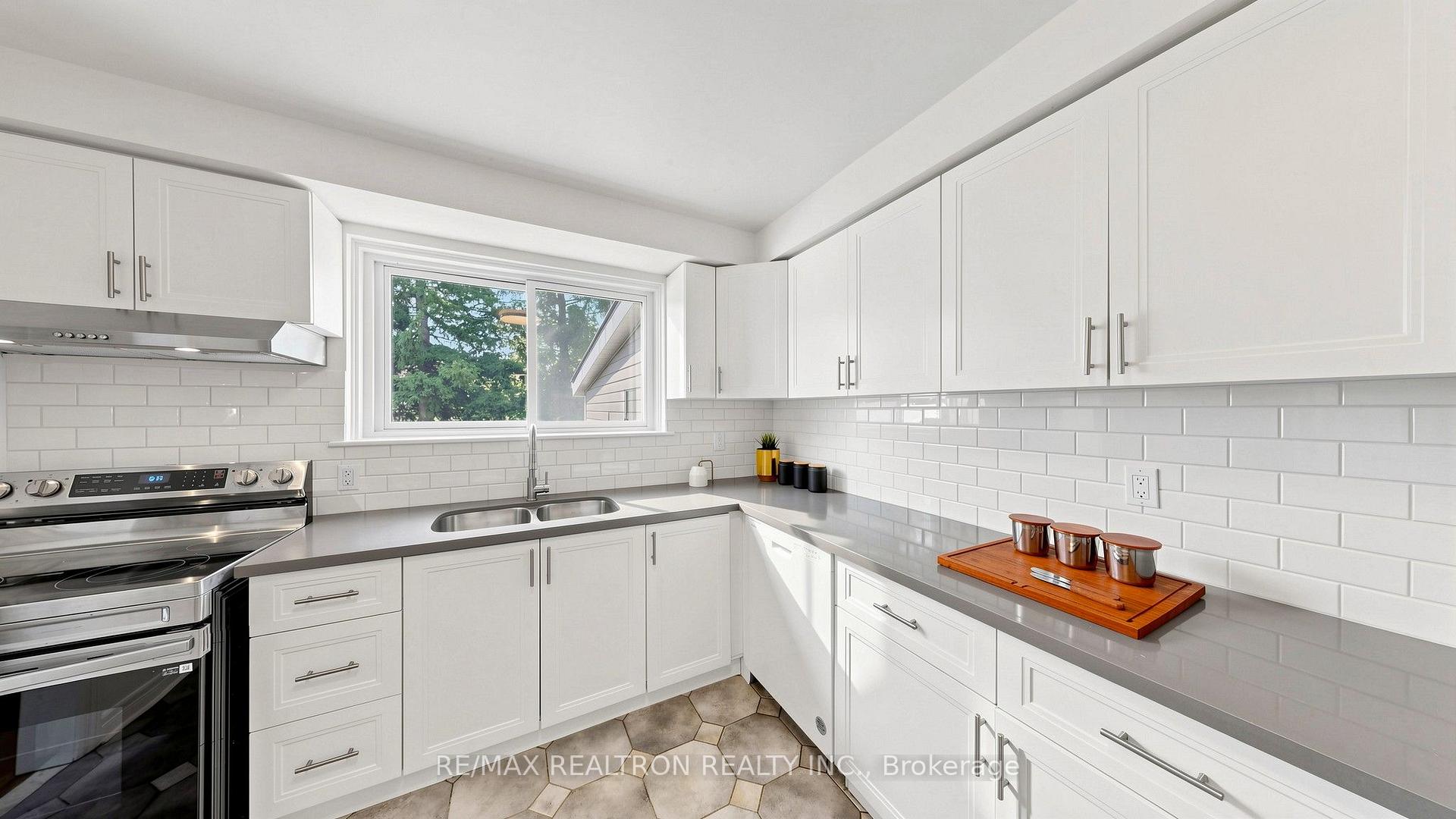 Photo 14 of 229 Chartland Boulevard S, Scarborough, Agincourt North — HOMEH