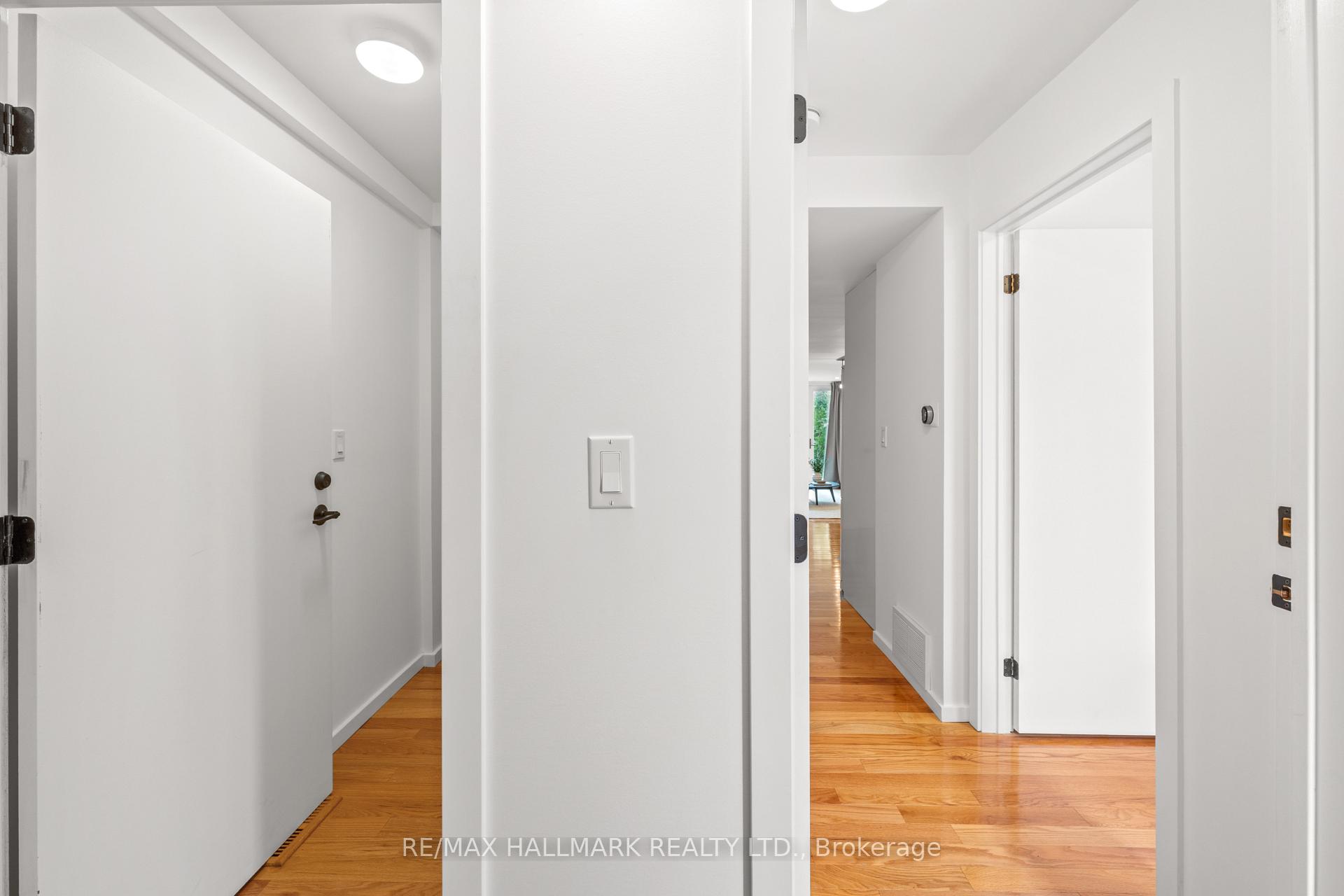 Photo 5 of 92 Chisholm Avenue, Toronto, Woodbine-Lumsden — HOMEH