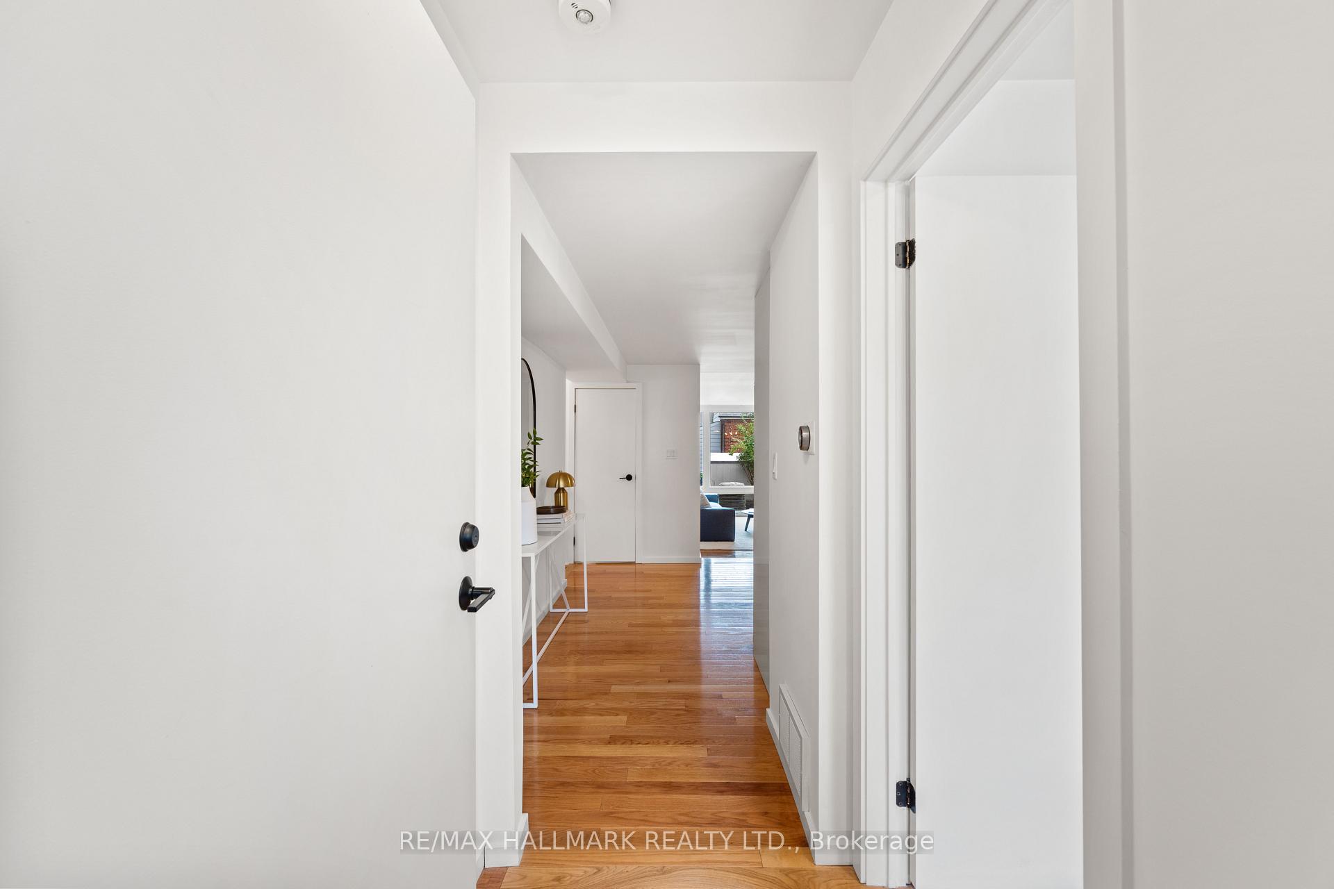 Photo 7 of 92 Chisholm Avenue, Toronto, Woodbine-Lumsden — HOMEH