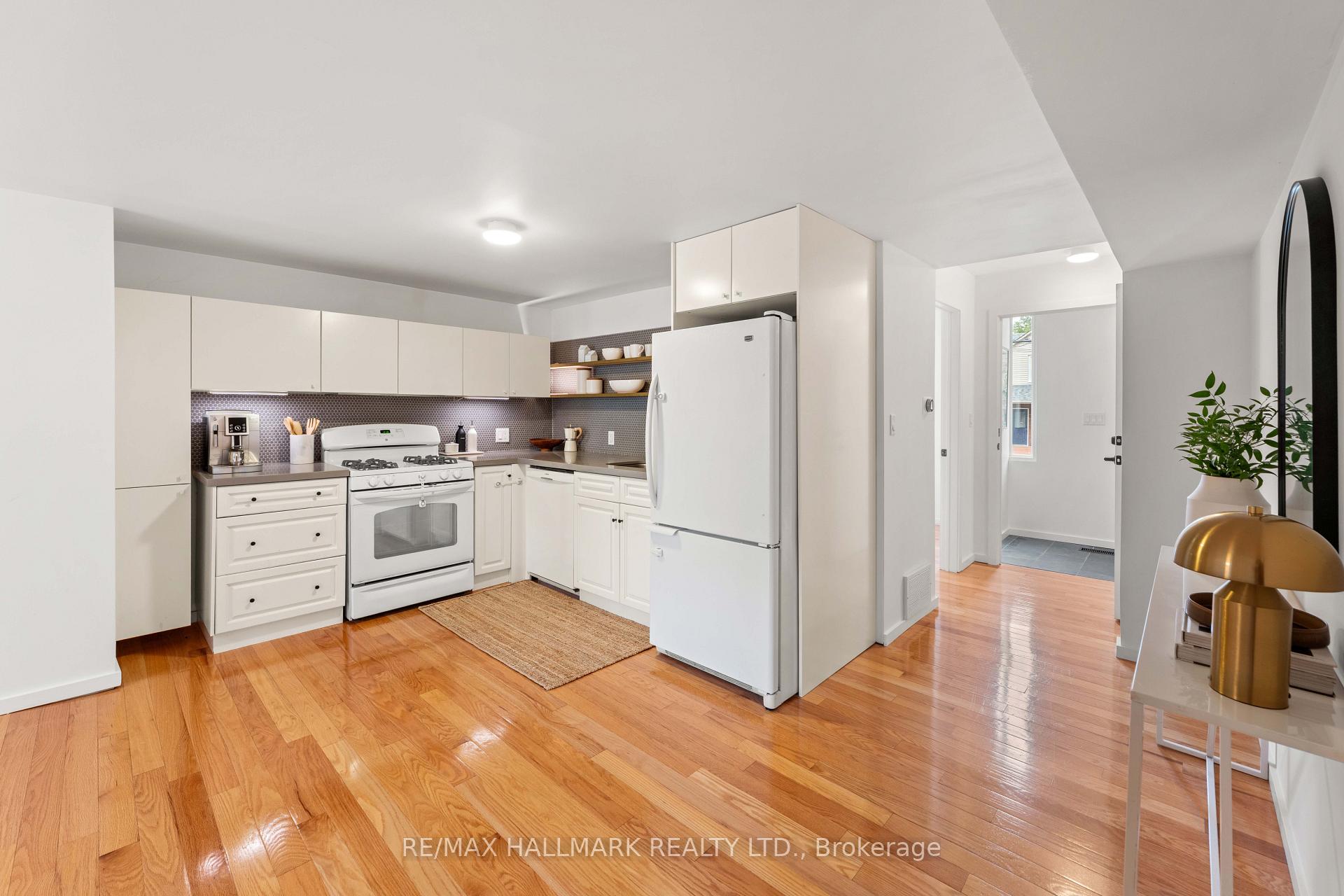 Photo 12 of 92 Chisholm Avenue, Toronto, Woodbine-Lumsden — HOMEH