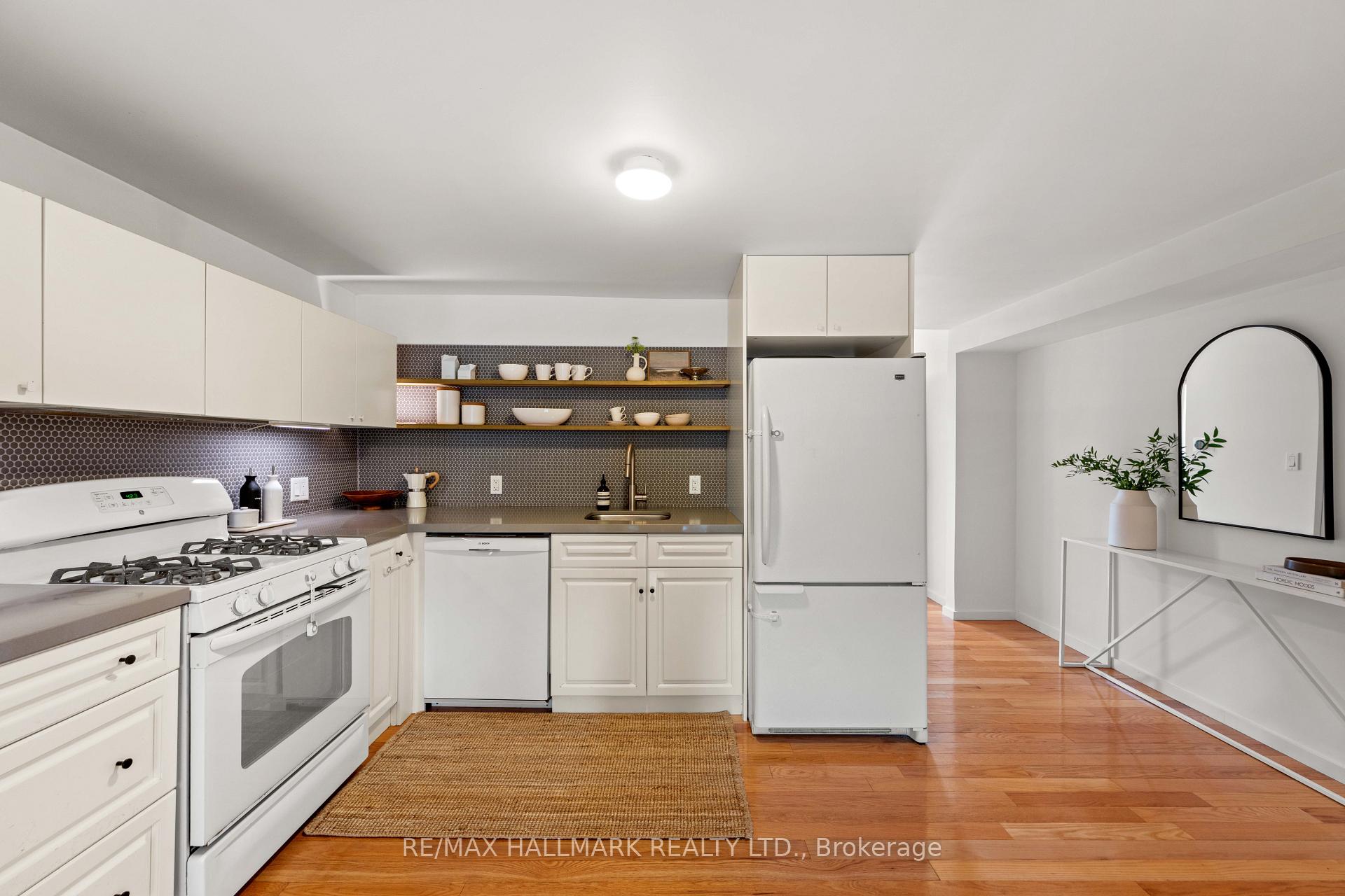 Photo 13 of 92 Chisholm Avenue, Toronto, Woodbine-Lumsden — HOMEH