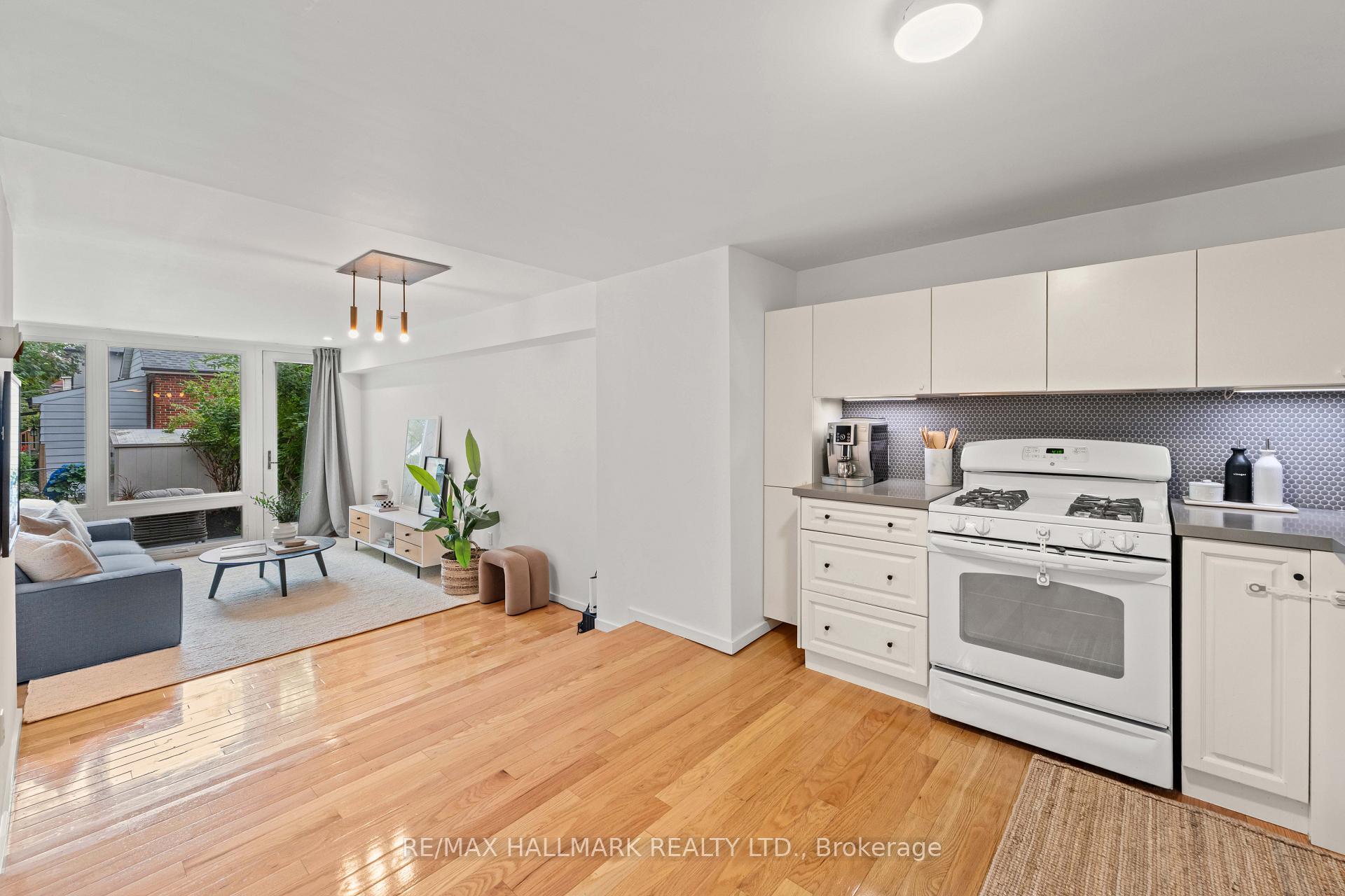 Photo 14 of 92 Chisholm Avenue, Toronto, Woodbine-Lumsden — HOMEH