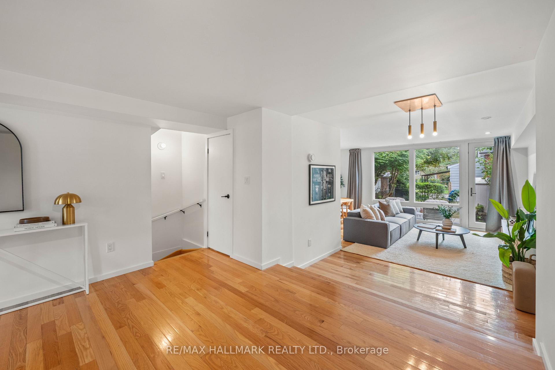 Photo 15 of 92 Chisholm Avenue, Toronto, Woodbine-Lumsden — HOMEH