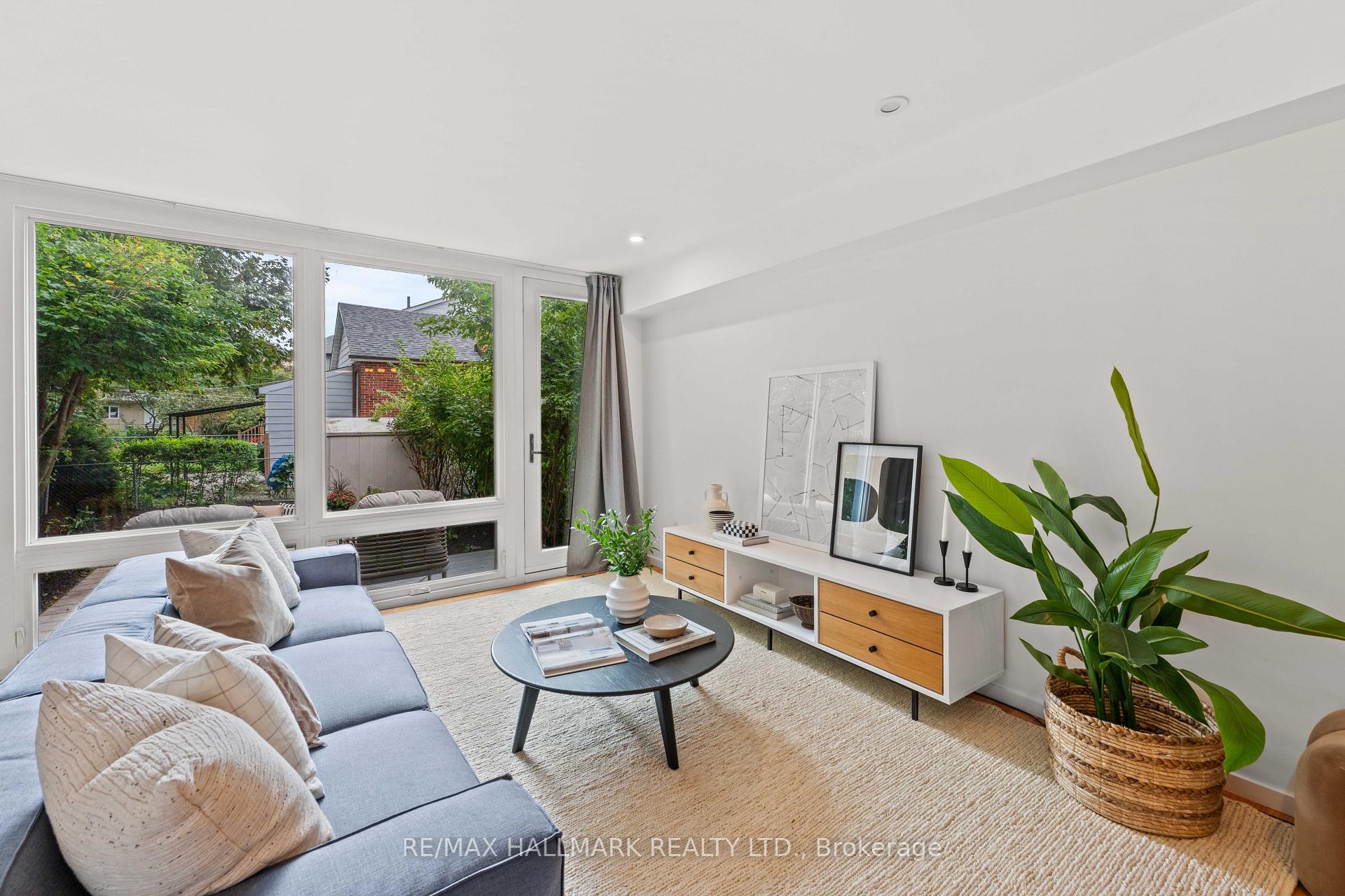Photo 19 of 92 Chisholm Avenue, Toronto, Woodbine-Lumsden — HOMEH