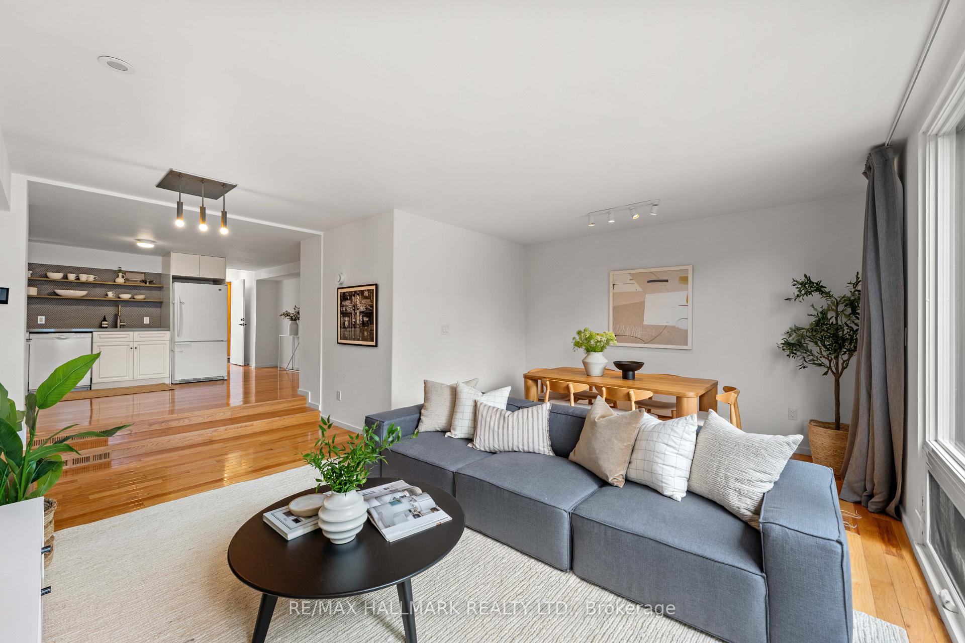 Photo 20 of 92 Chisholm Avenue, Toronto, Woodbine-Lumsden — HOMEH