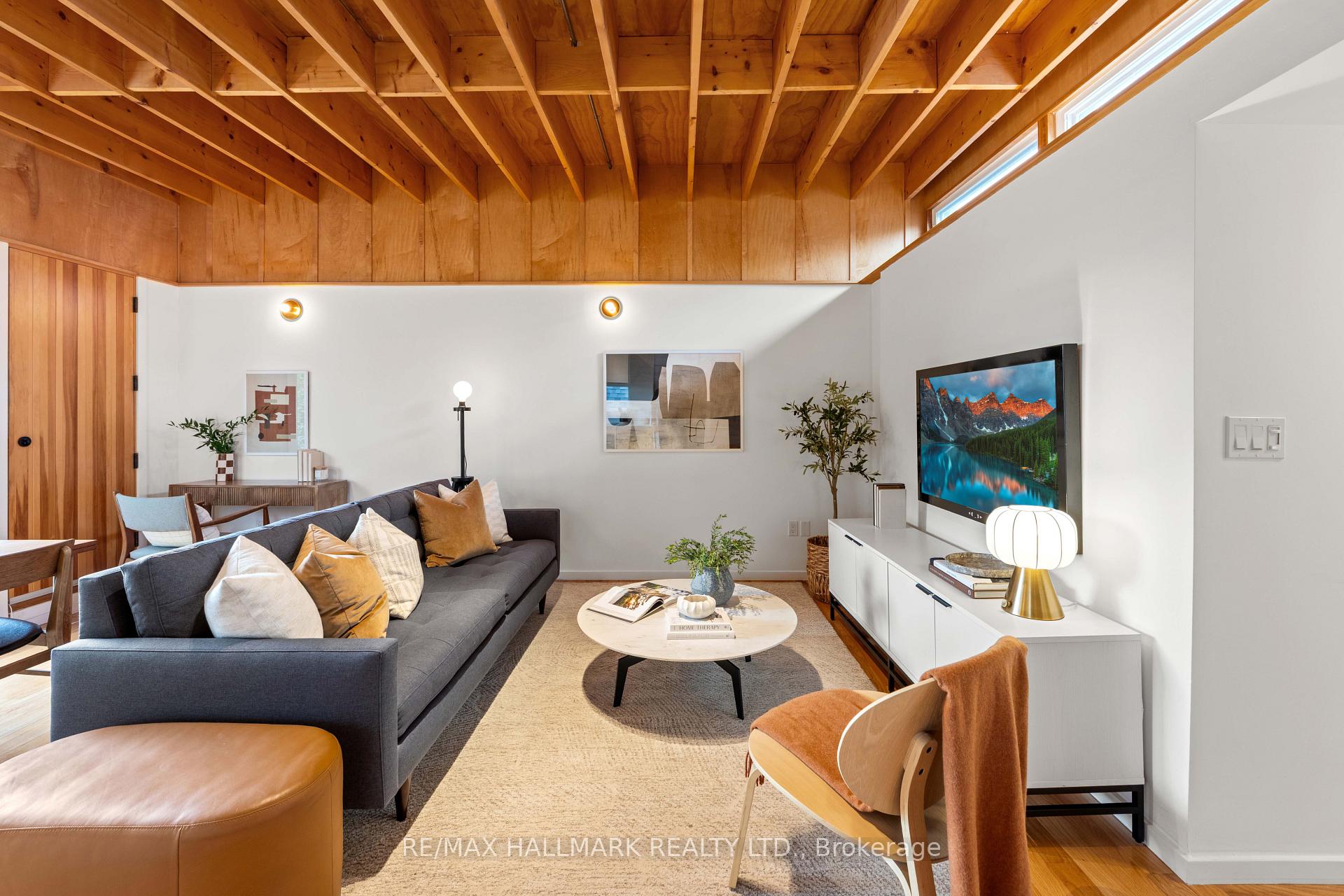 Photo 29 of 92 Chisholm Avenue, Toronto, Woodbine-Lumsden — HOMEH