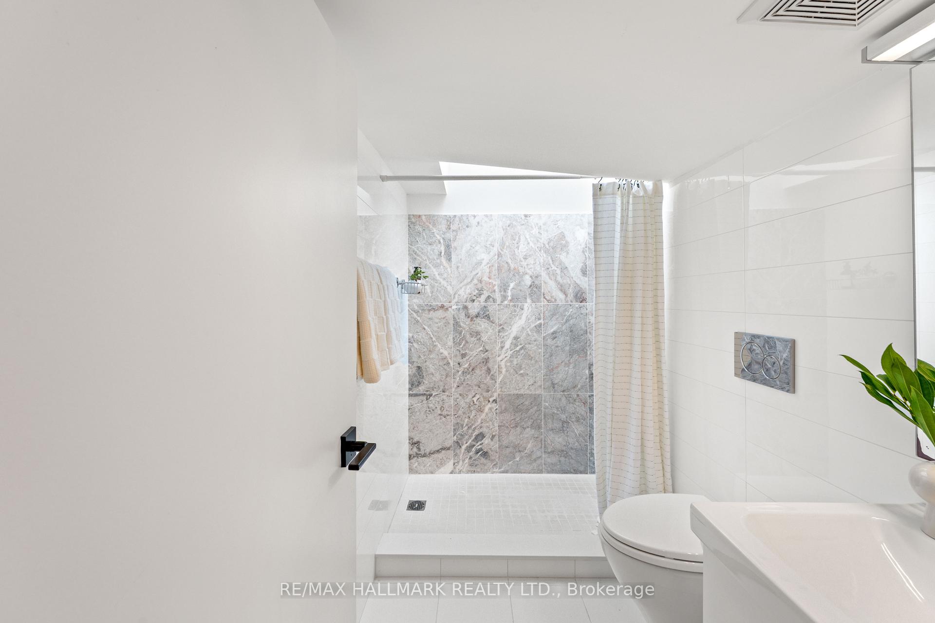 Photo 34 of 92 Chisholm Avenue, Toronto, Woodbine-Lumsden — HOMEH