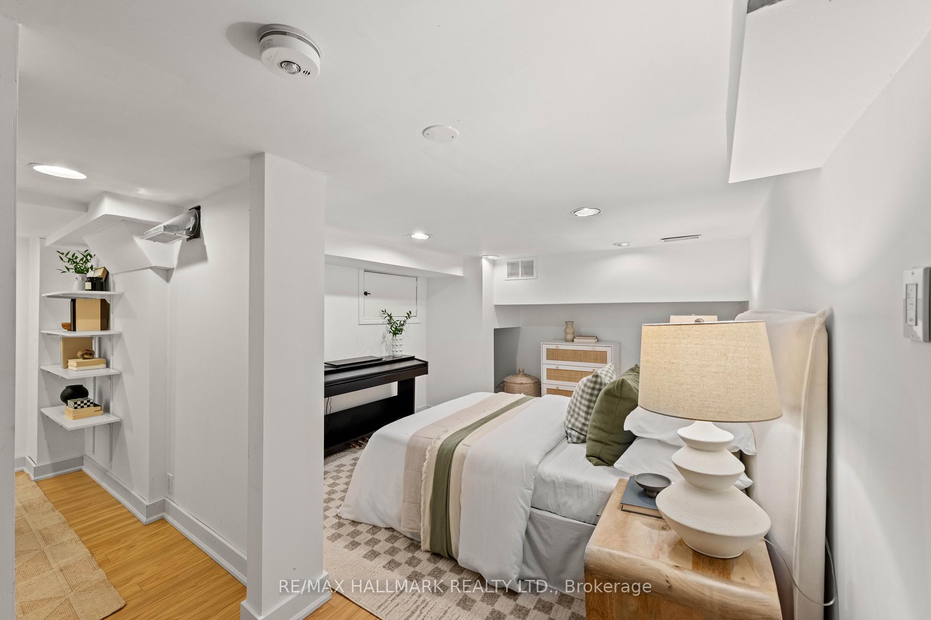 Photo 38 of 92 Chisholm Avenue, Toronto, Woodbine-Lumsden — HOMEH