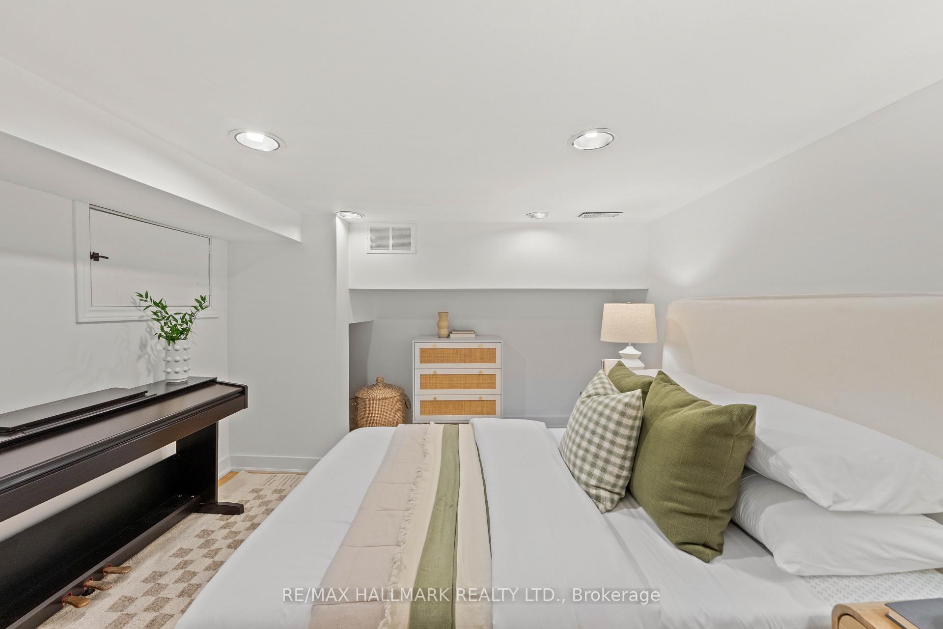 Photo 39 of 92 Chisholm Avenue, Toronto, Woodbine-Lumsden — HOMEH