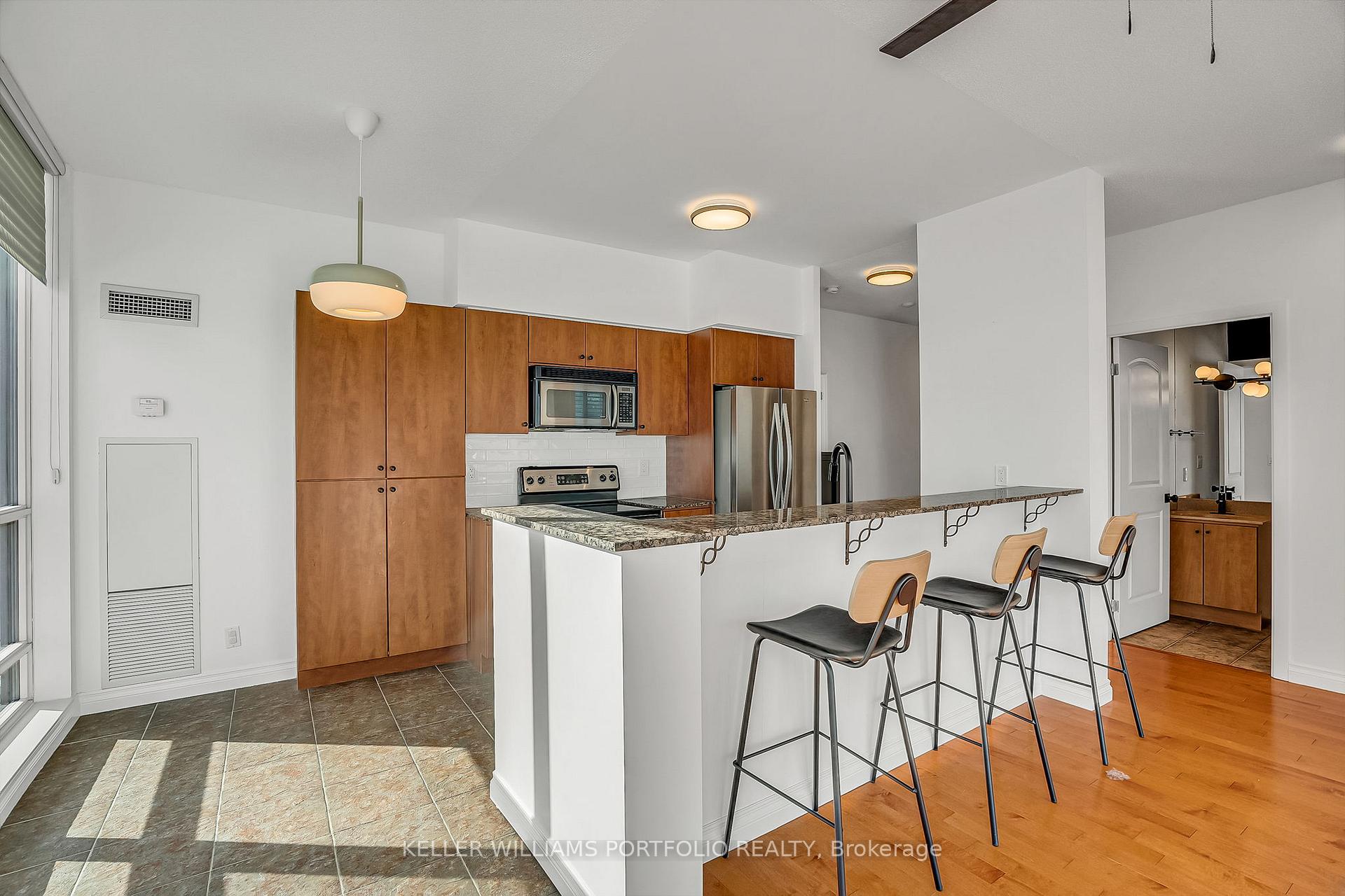 Photo 10 of Unit PH7, 185 Legion Road N, Etobicoke, Mimico — HOMEH