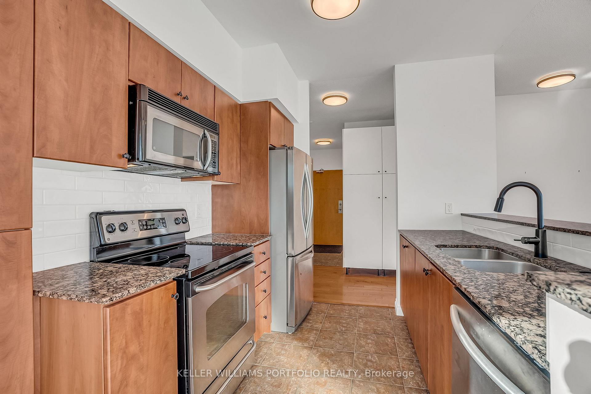 Photo 11 of Unit PH7, 185 Legion Road N, Etobicoke, Mimico — HOMEH