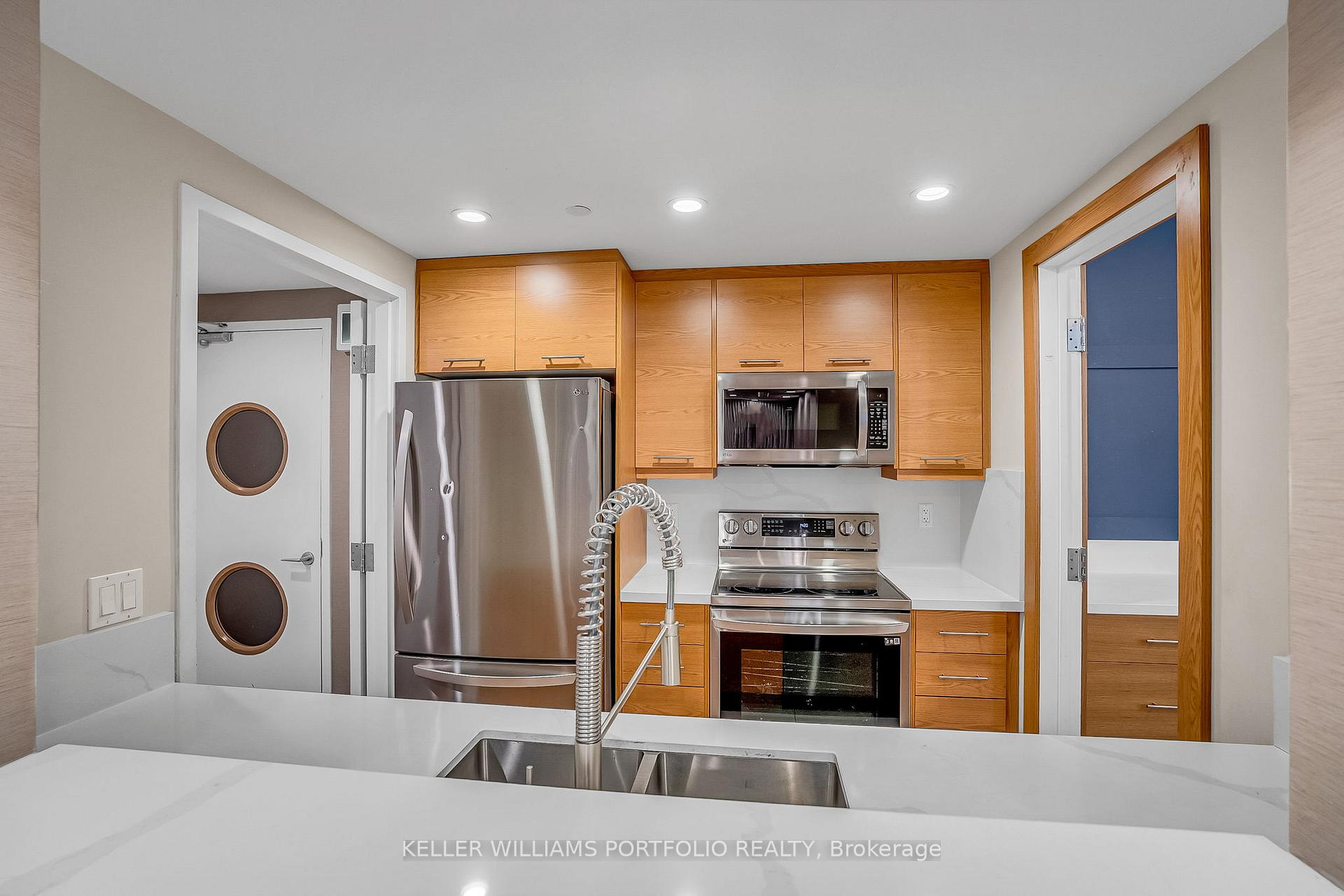 Photo 37 of Unit PH7, 185 Legion Road N, Etobicoke, Mimico — HOMEH