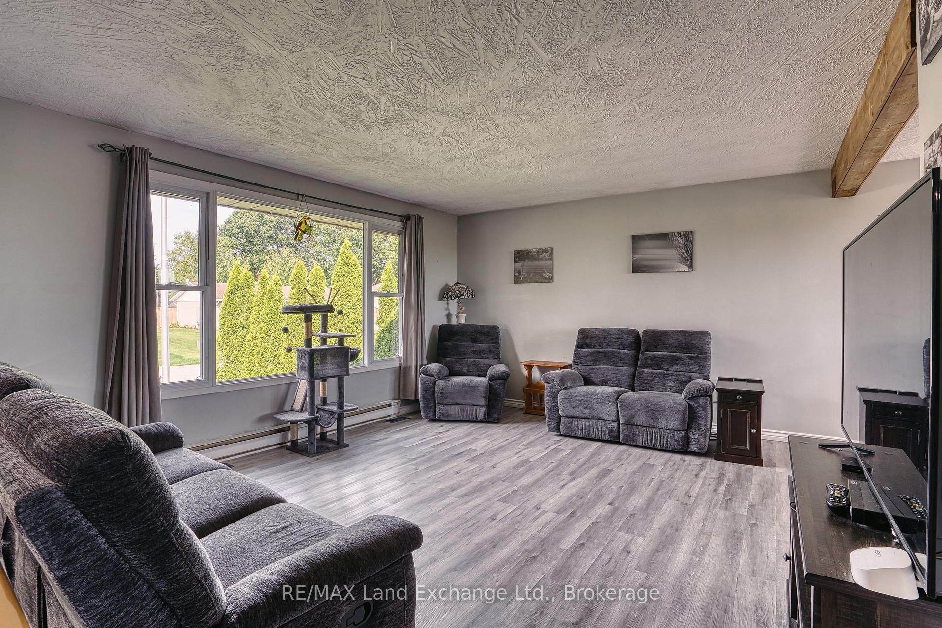 Photo 7 of 21 Fairview Drive, Arran-Elderslie — HOMEH