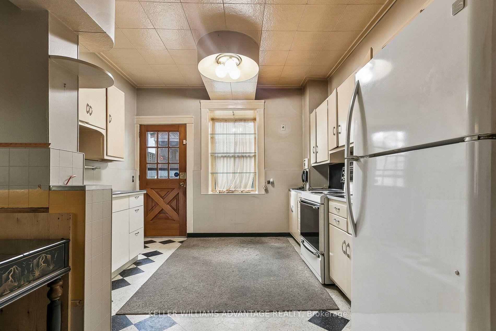 Photo 11 of 32 Dingwall Avenue E, Toronto, Blake-Jones — HOMEH