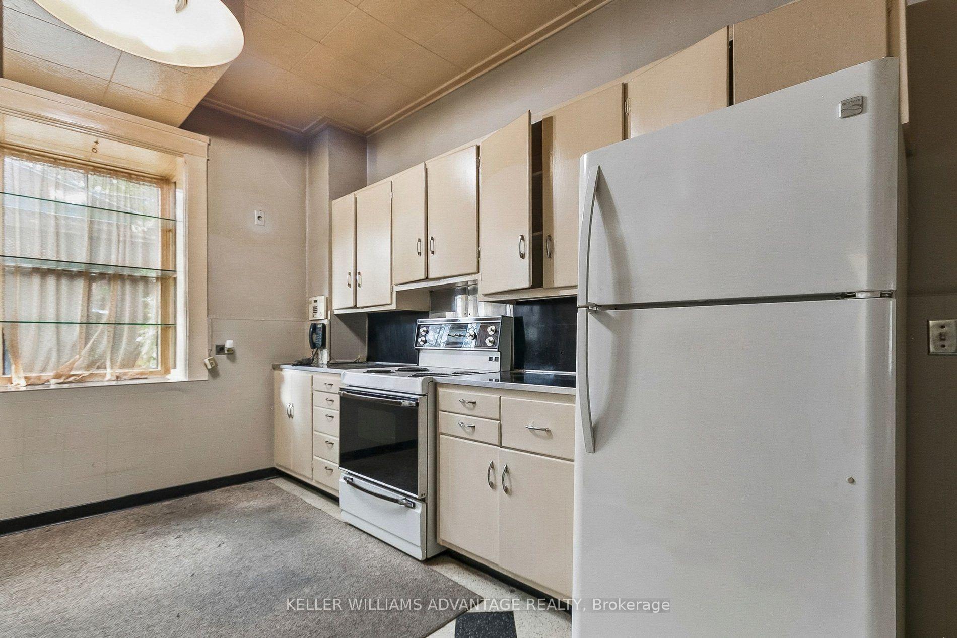 Photo 12 of 32 Dingwall Avenue E, Toronto, Blake-Jones — HOMEH