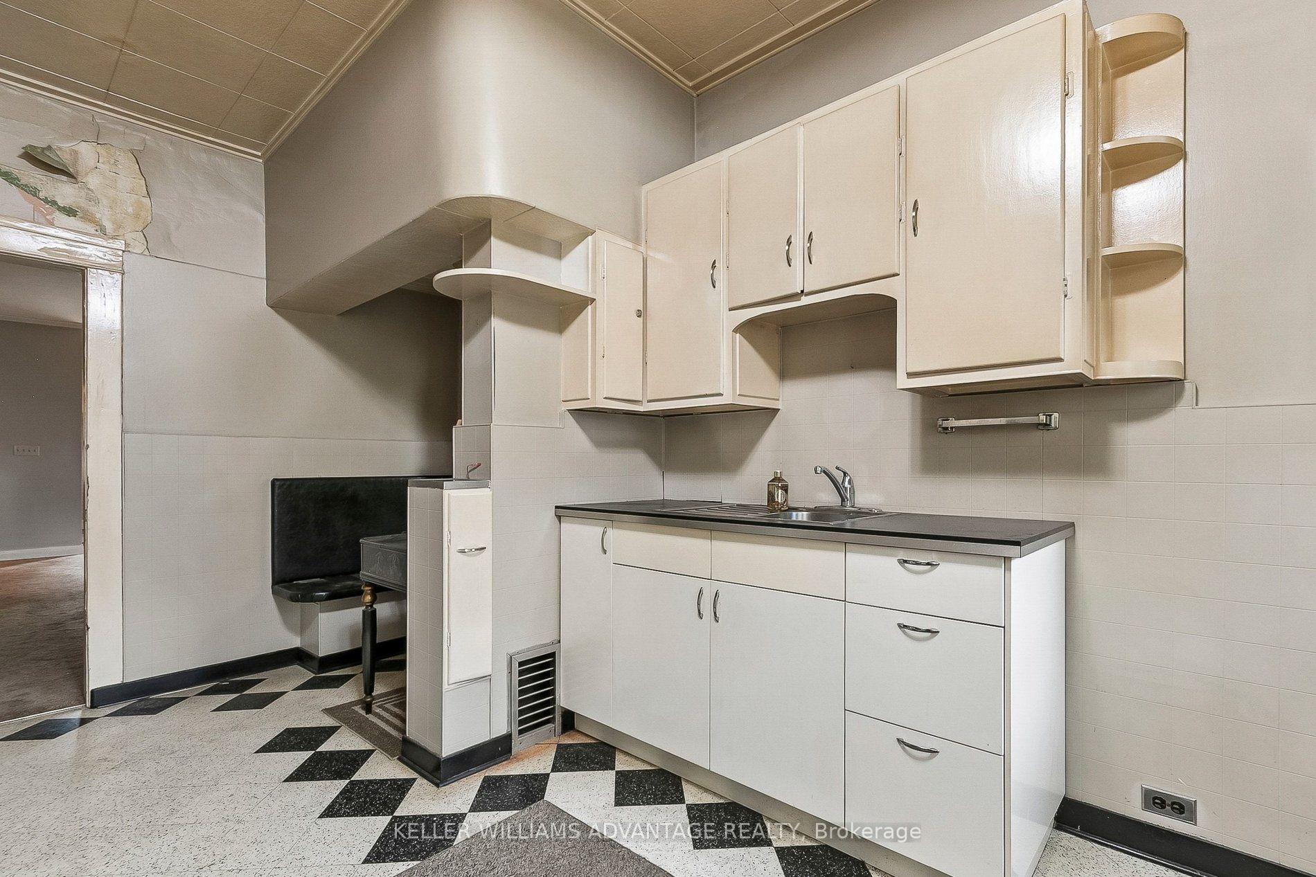 Photo 15 of 32 Dingwall Avenue E, Toronto, Blake-Jones — HOMEH