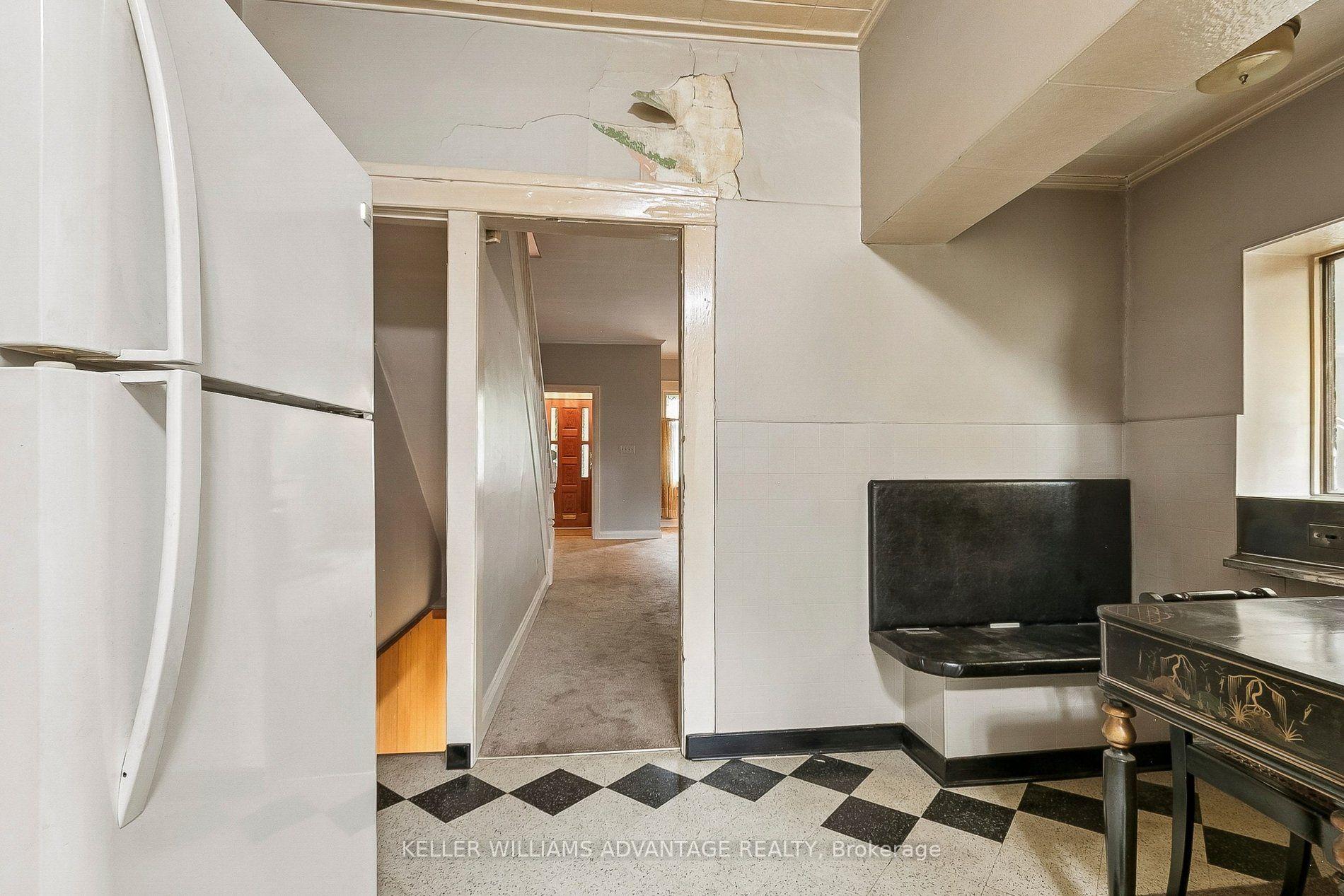 Photo 16 of 32 Dingwall Avenue E, Toronto, Blake-Jones — HOMEH