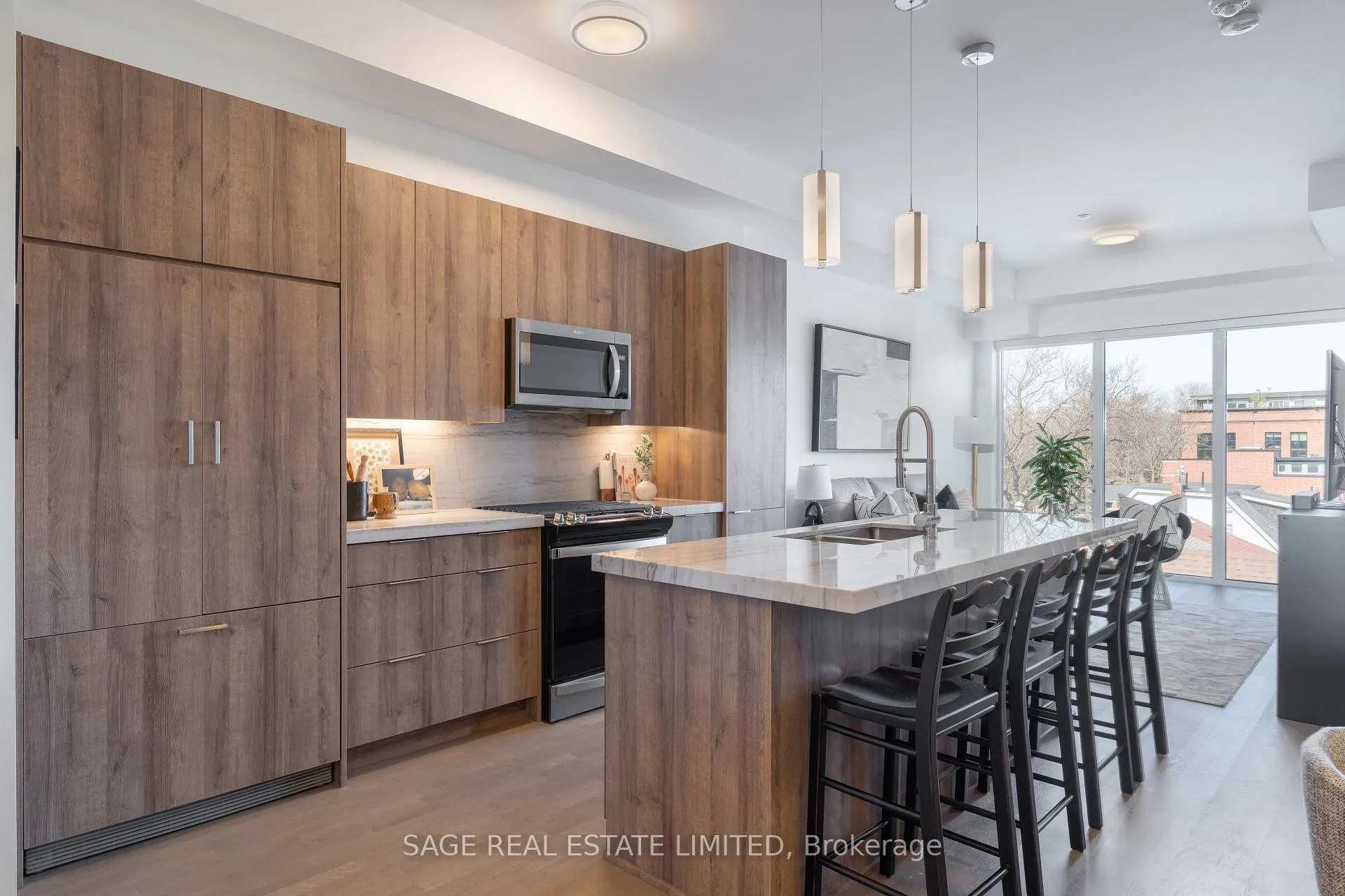 Front of Unit 405, 495 Logan Avenue