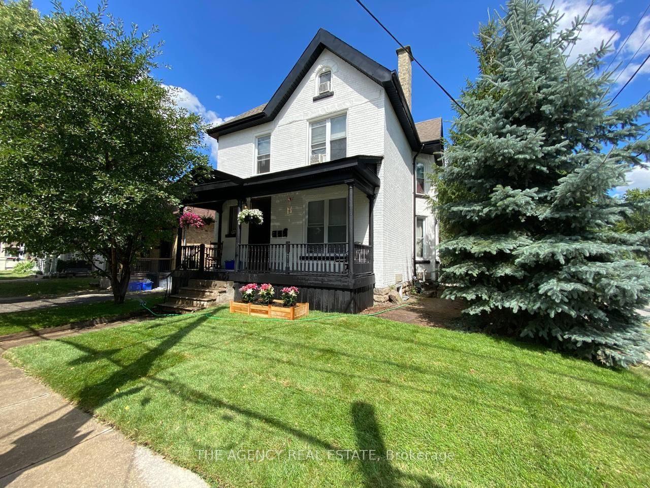 Photo of 870 Queens Avenue