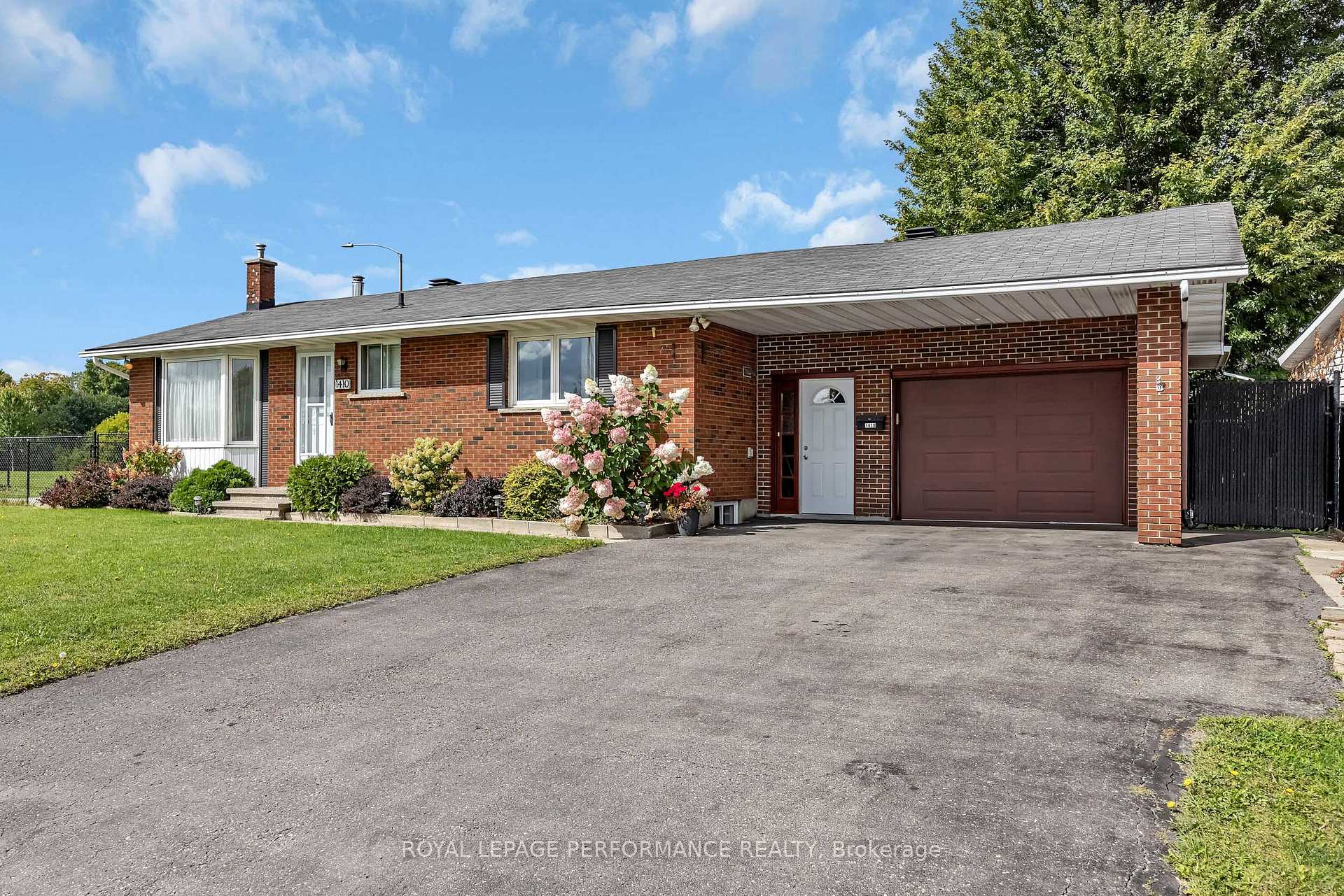 Photo 2 of 1410 Major Road, Ottawa, Bilberry Creek/Queenswood Heights — HOMEH