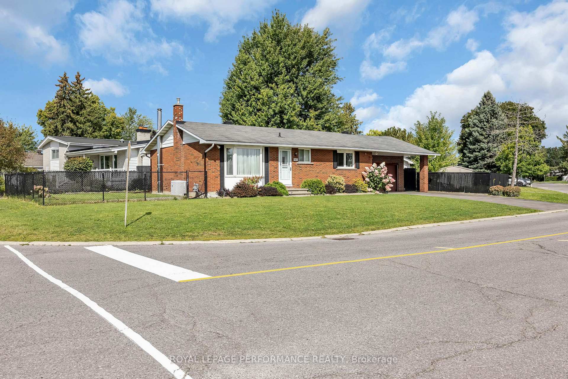 Photo 4 of 1410 Major Road, Ottawa, Bilberry Creek/Queenswood Heights — HOMEH