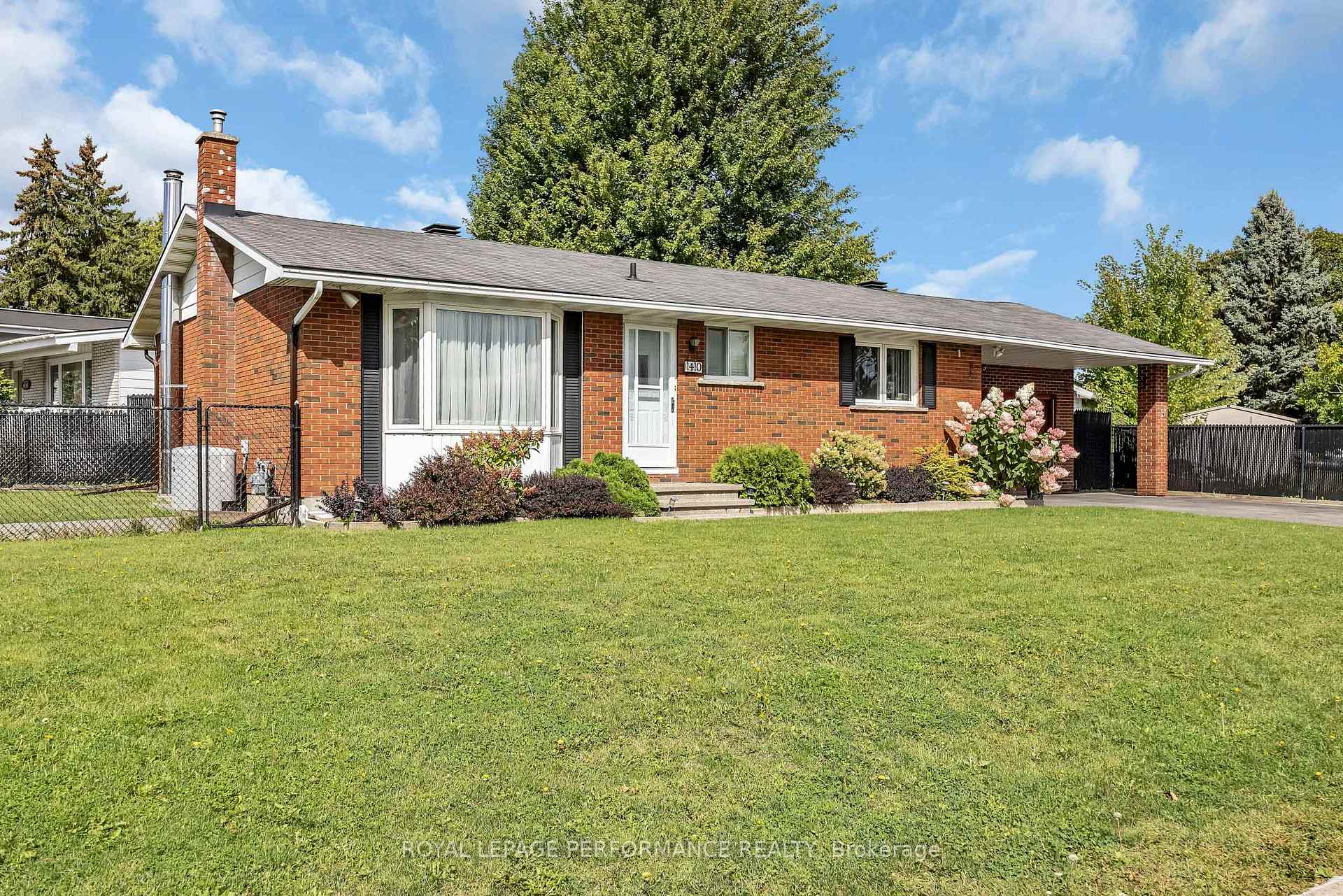 Photo 5 of 1410 Major Road, Ottawa, Bilberry Creek/Queenswood Heights — HOMEH