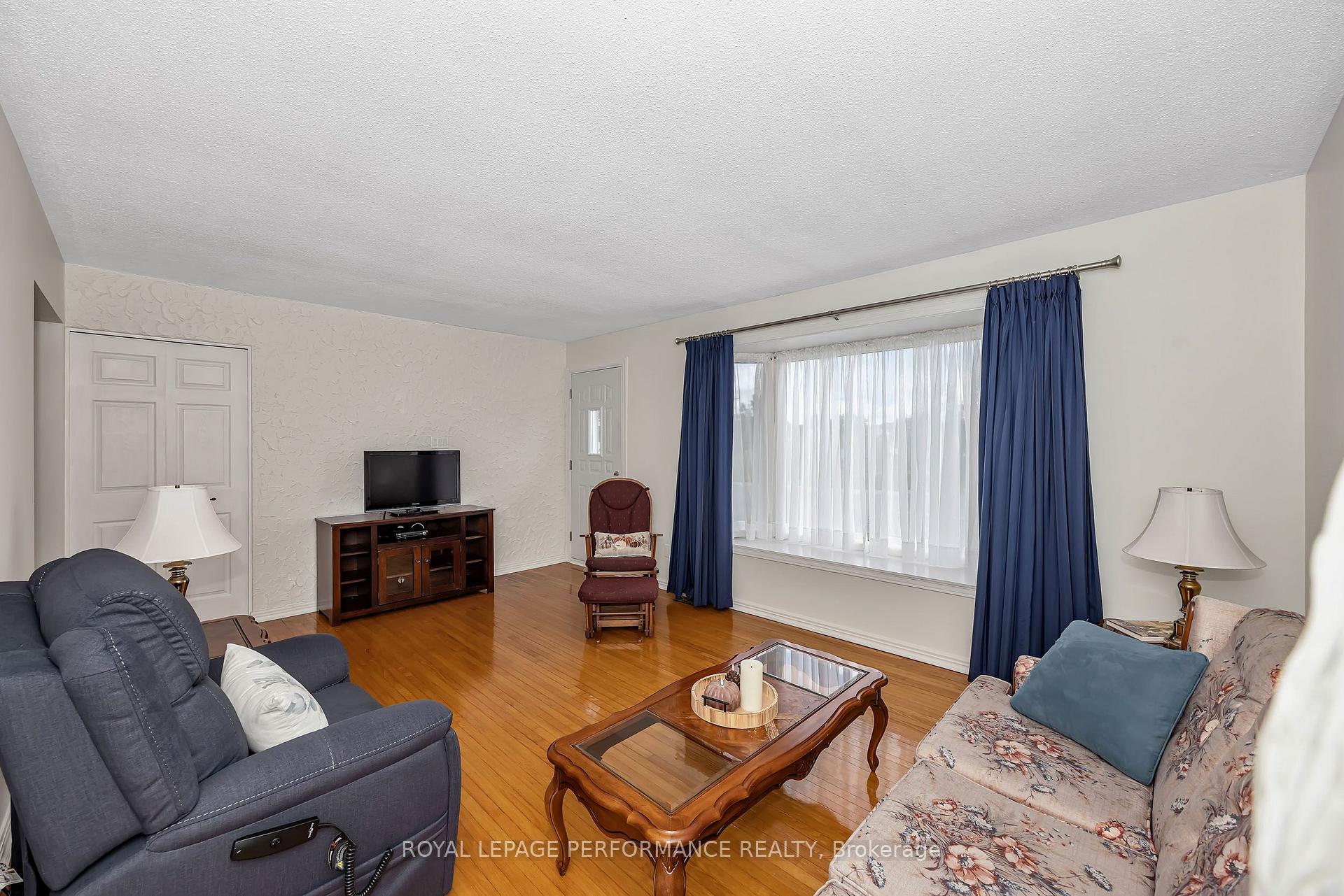 Photo 7 of 1410 Major Road, Ottawa, Bilberry Creek/Queenswood Heights — HOMEH