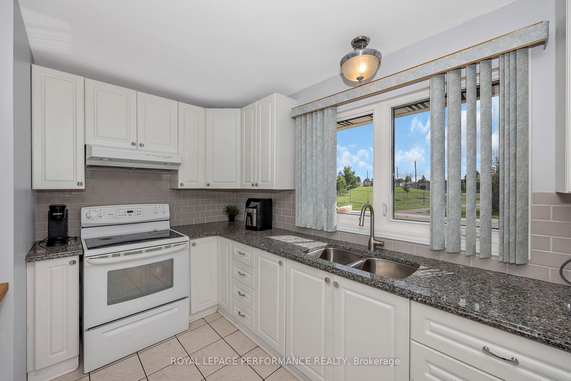Photo 10 of 1410 Major Road, Ottawa, Bilberry Creek/Queenswood Heights — HOMEH