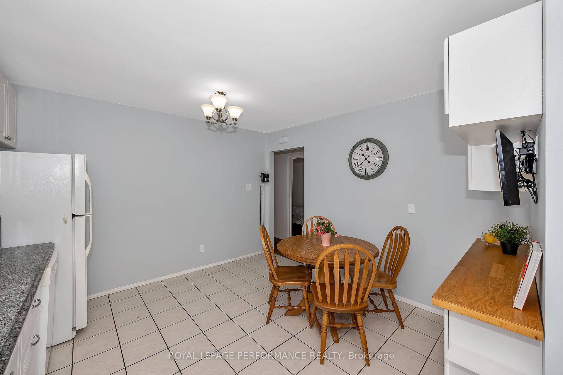 Photo 11 of 1410 Major Road, Ottawa, Bilberry Creek/Queenswood Heights — HOMEH