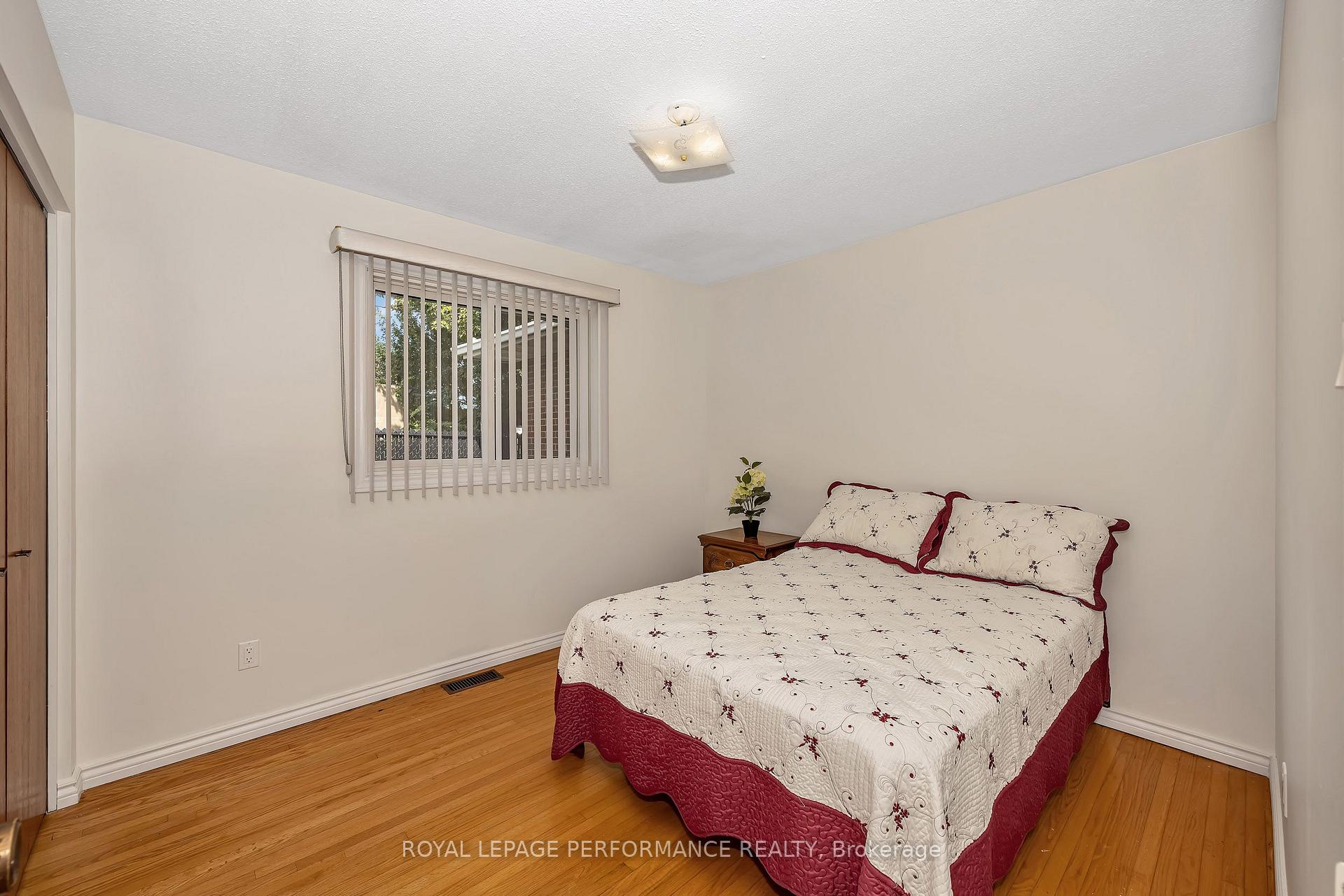 Photo 16 of 1410 Major Road, Ottawa, Bilberry Creek/Queenswood Heights — HOMEH