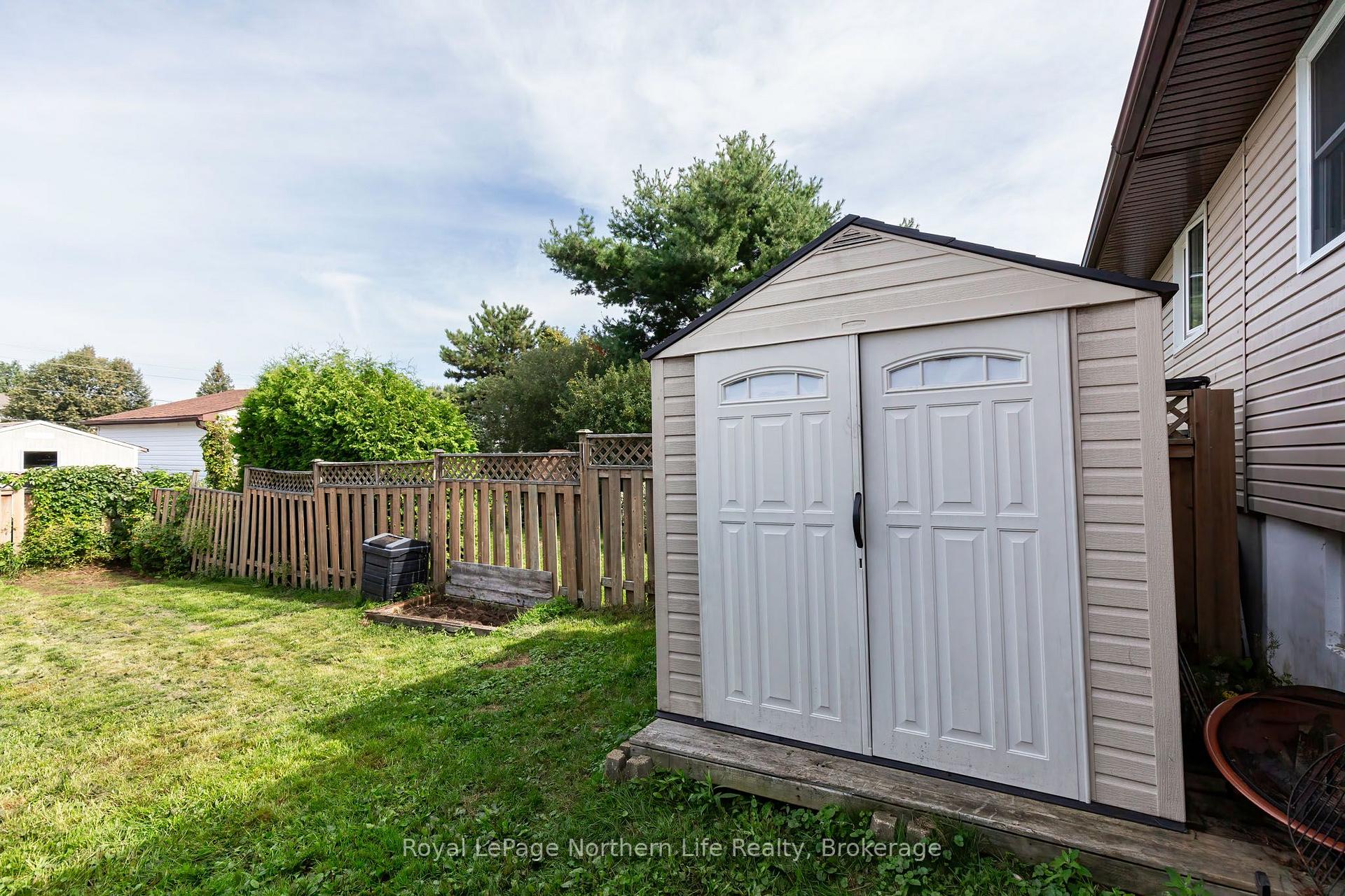 Photo 5 of 23 Harris Drive, North Bay, Ferris — HOMEH