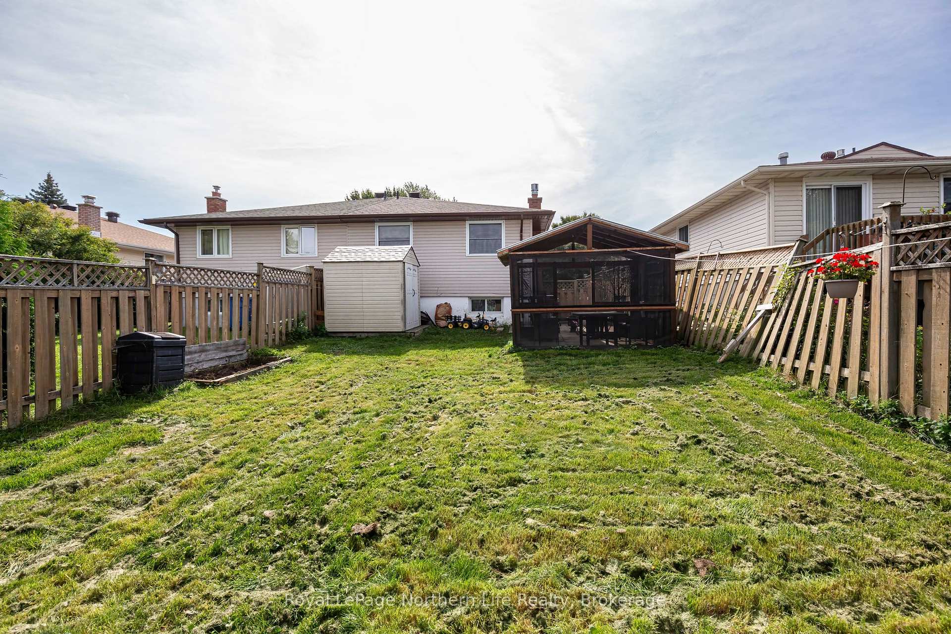 Photo 7 of 23 Harris Drive, North Bay, Ferris — HOMEH