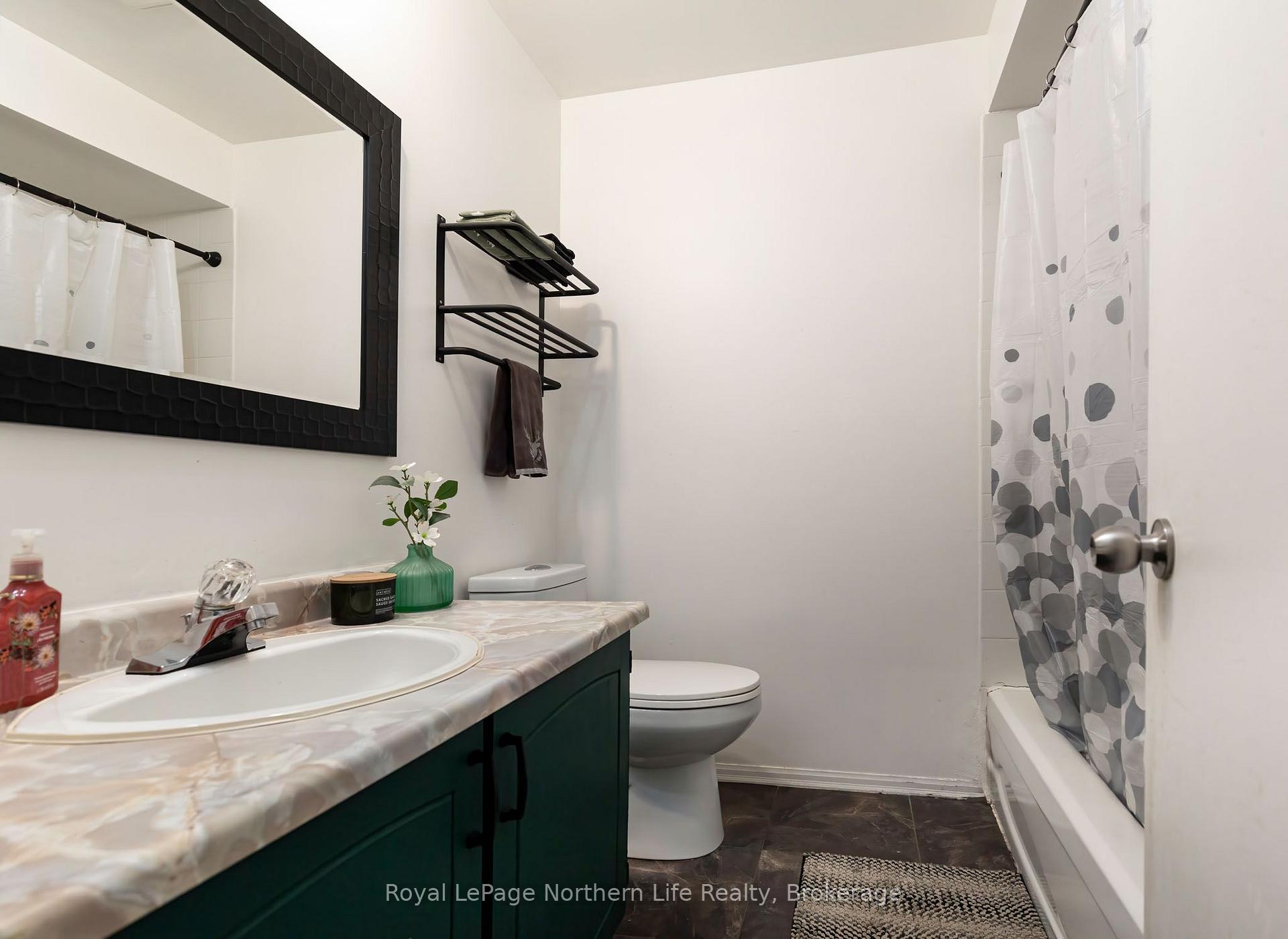 Photo 15 of 23 Harris Drive, North Bay, Ferris — HOMEH