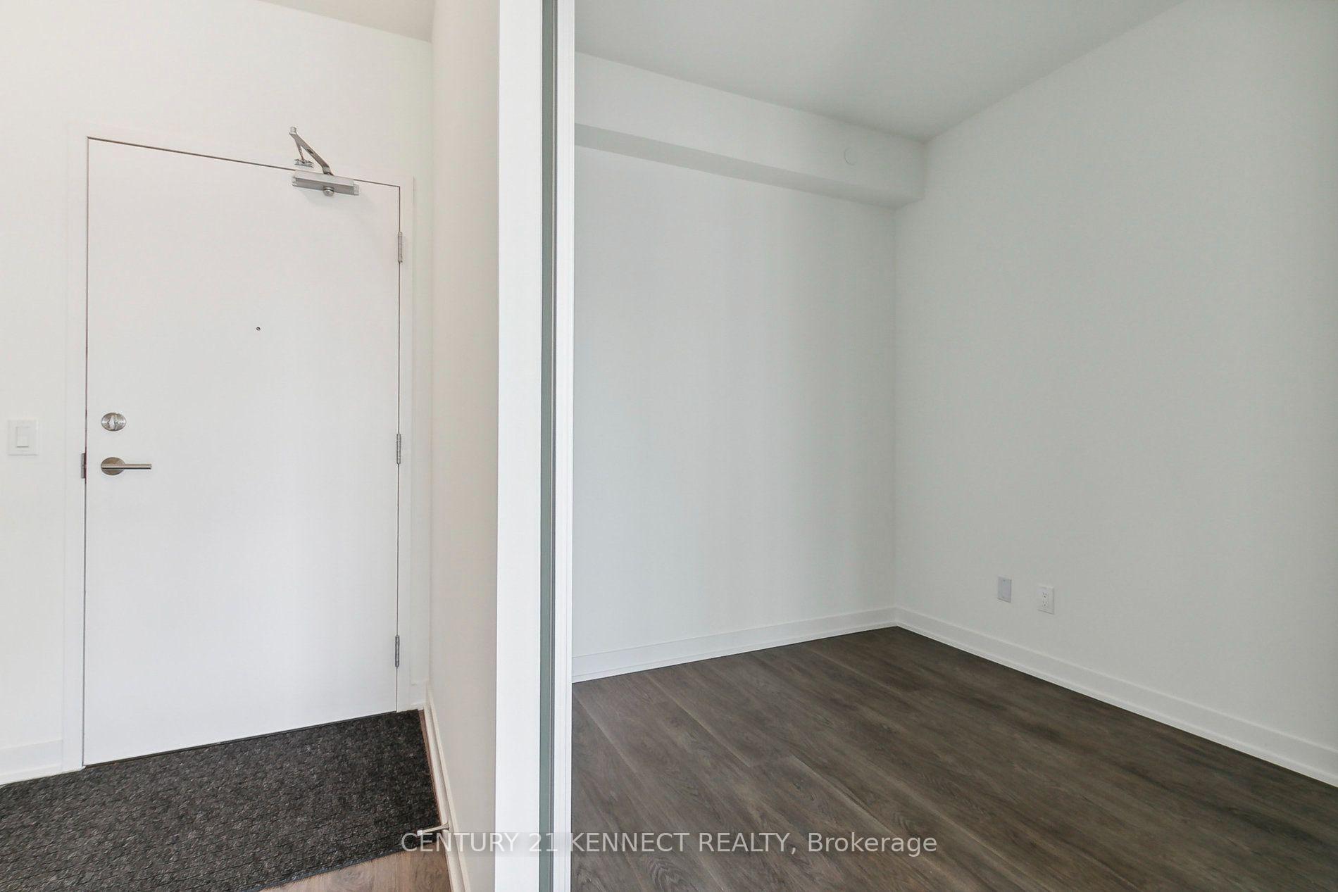 Photo 3 of Unit 931, 2 David Eyer Road, Richmond Hill, Rural Richmond Hill — HOMEH